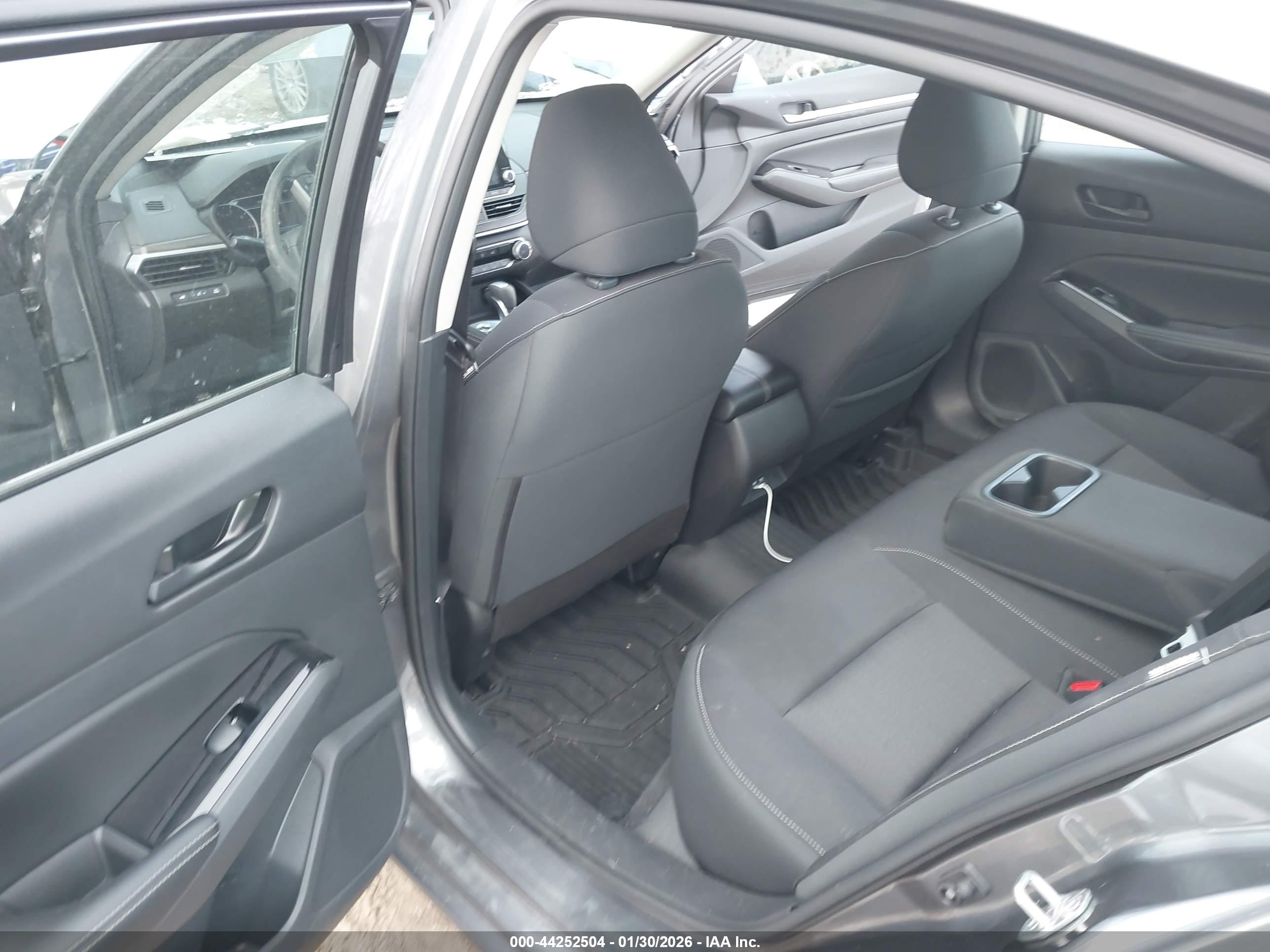 NISSAN ALTIMA image 8