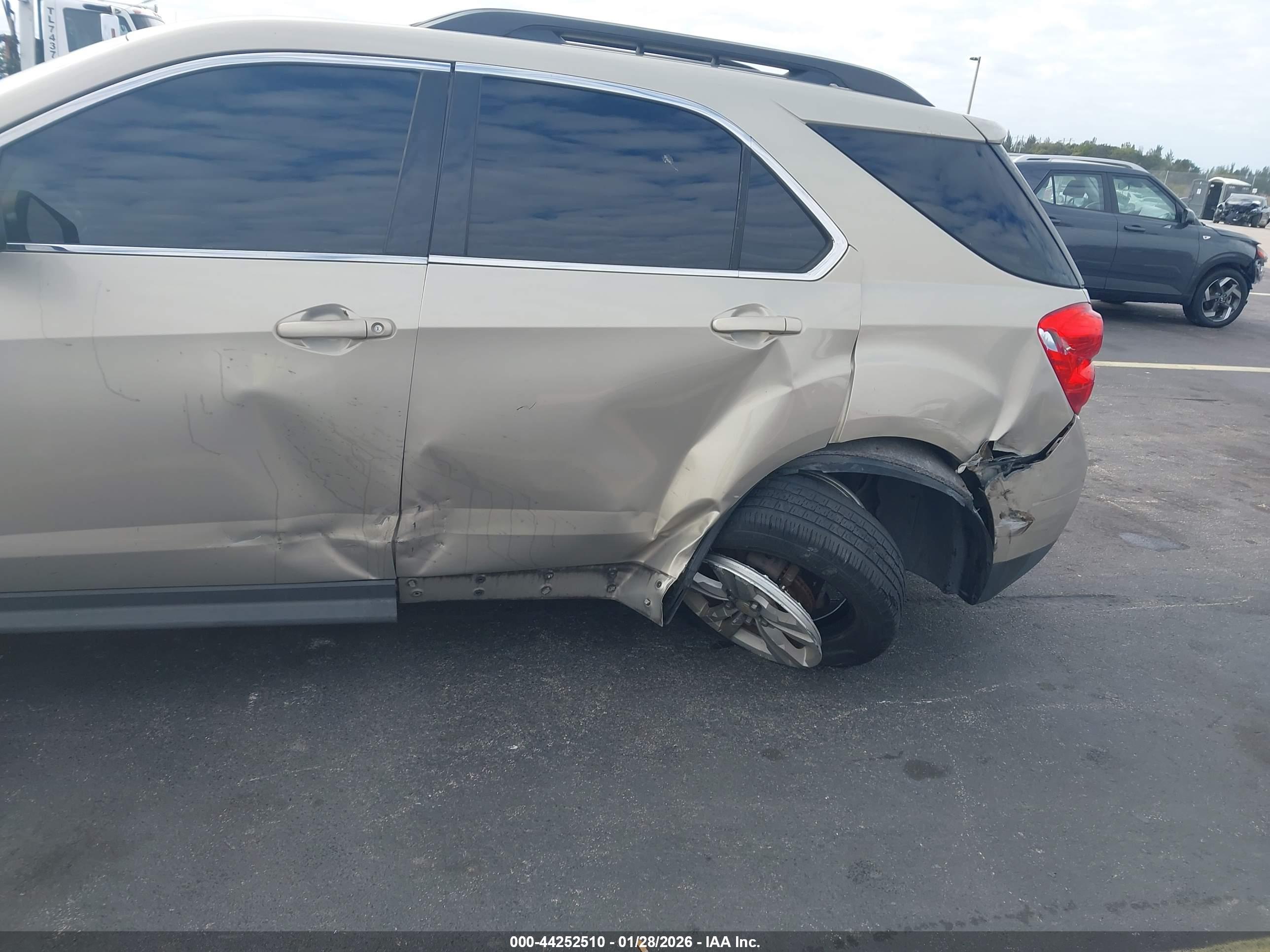CHEVROLET EQUINOX image 6
