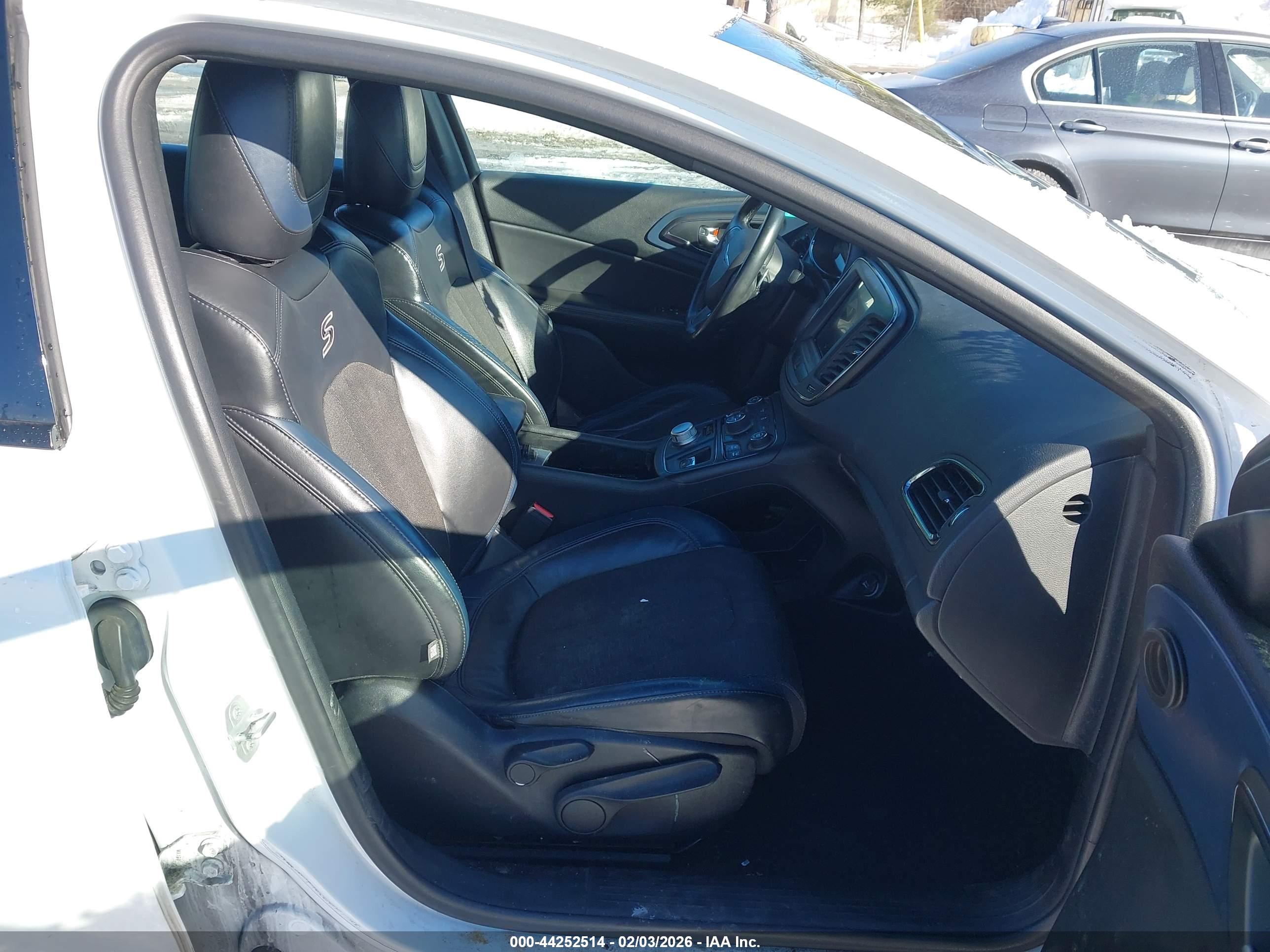 CHRYSLER 200 image 5