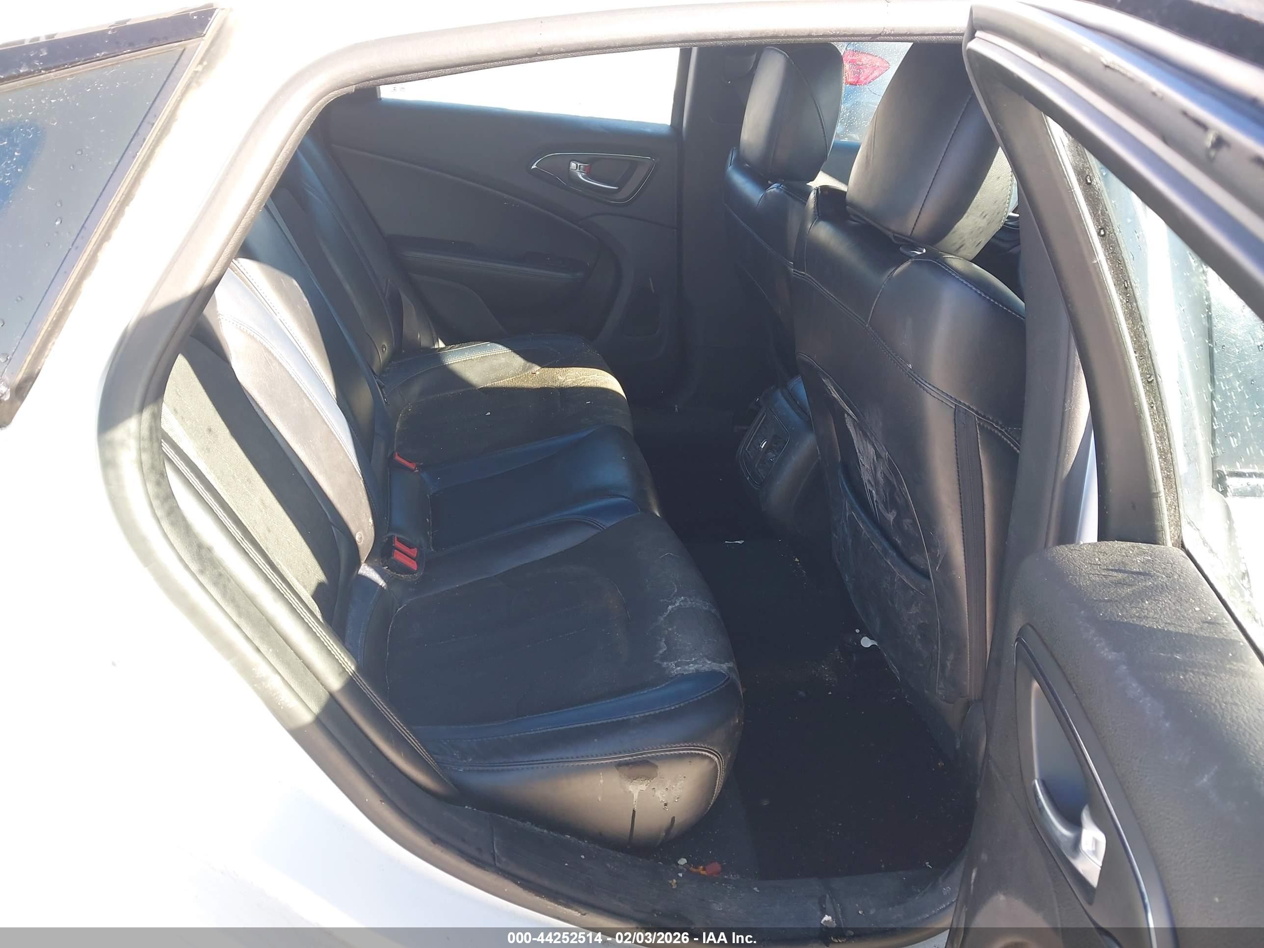 CHRYSLER 200 image 8