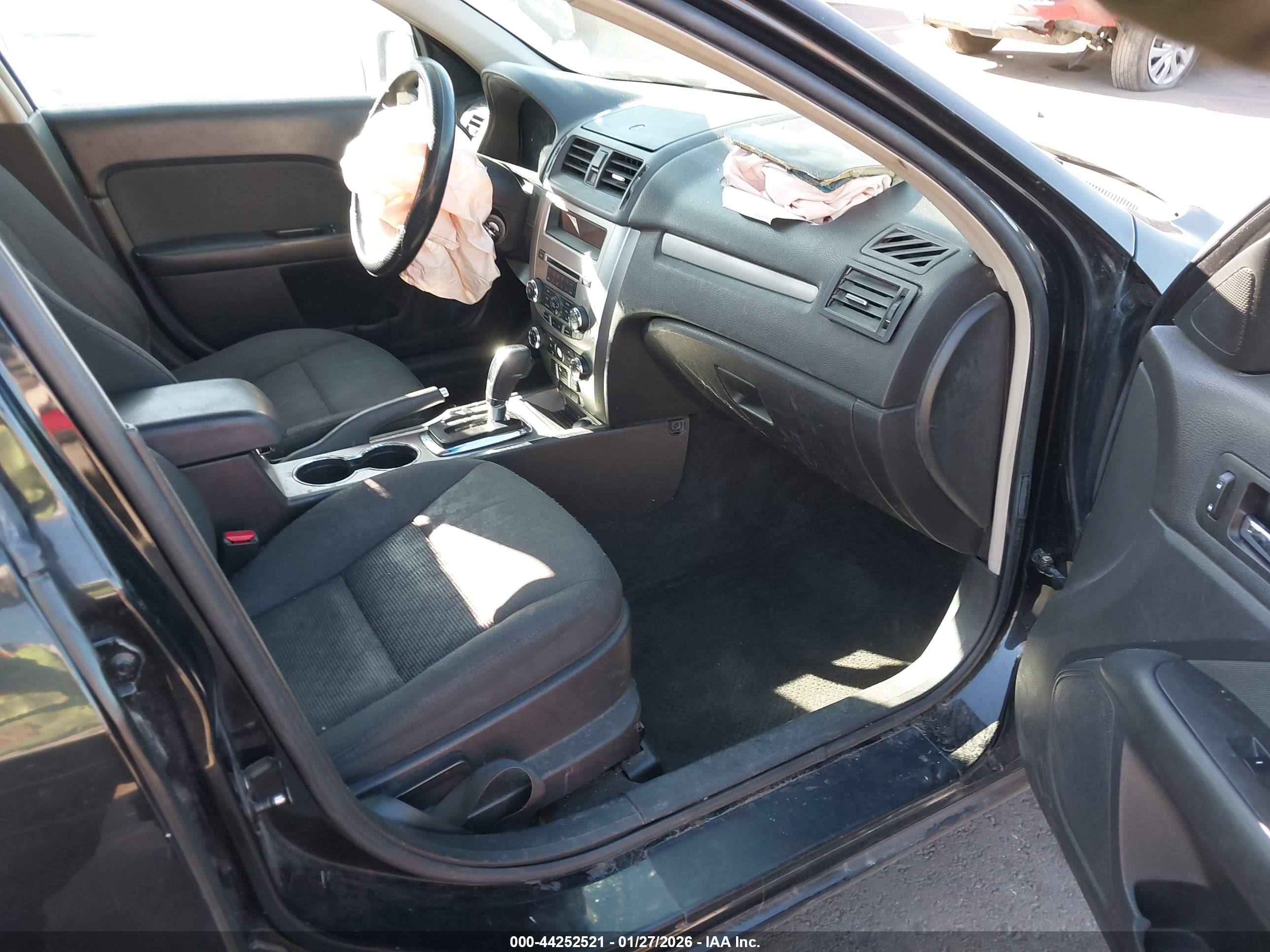 FORD FUSION image 5