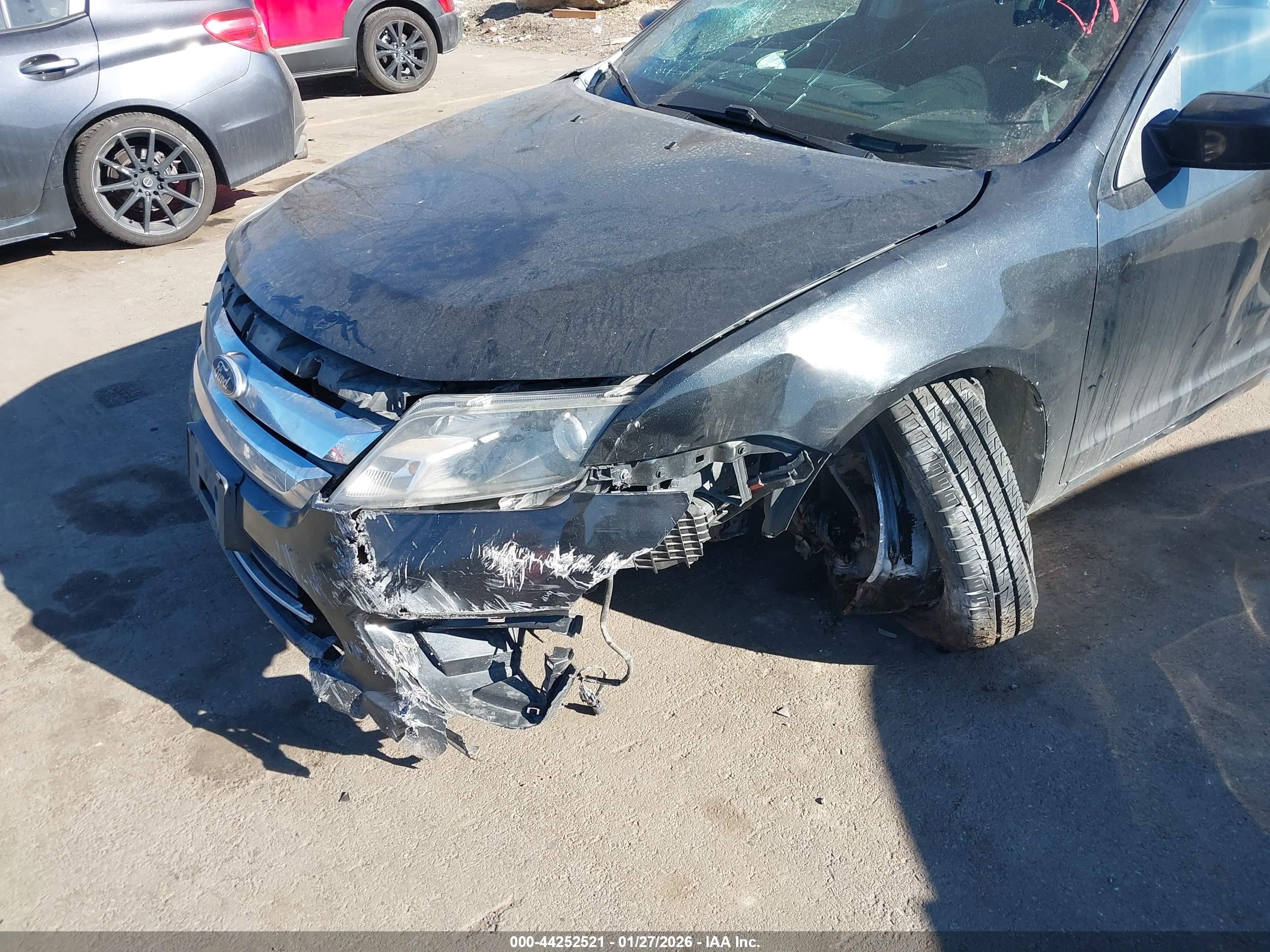 FORD FUSION image 6