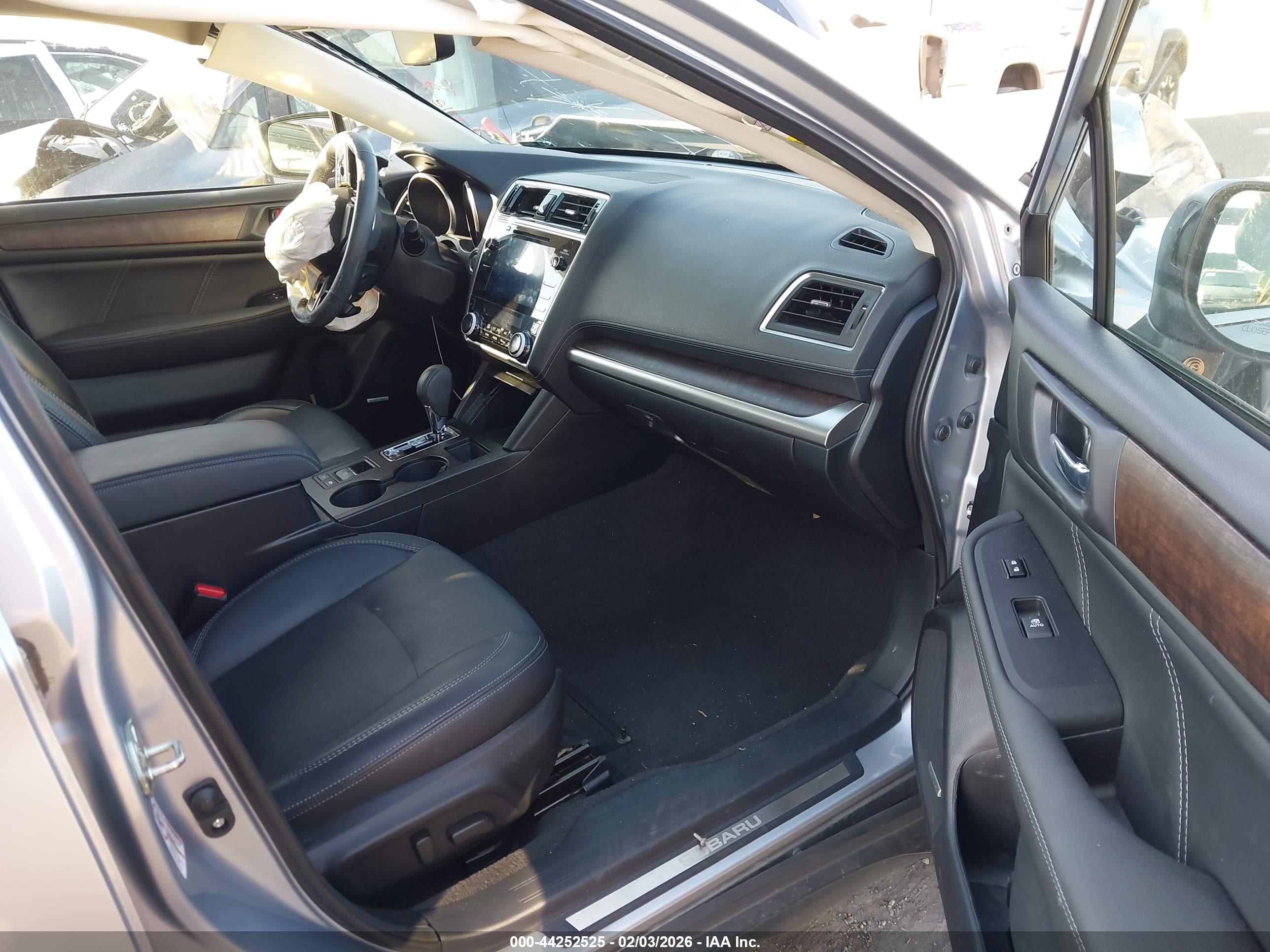SUBARU OUTBACK image 5