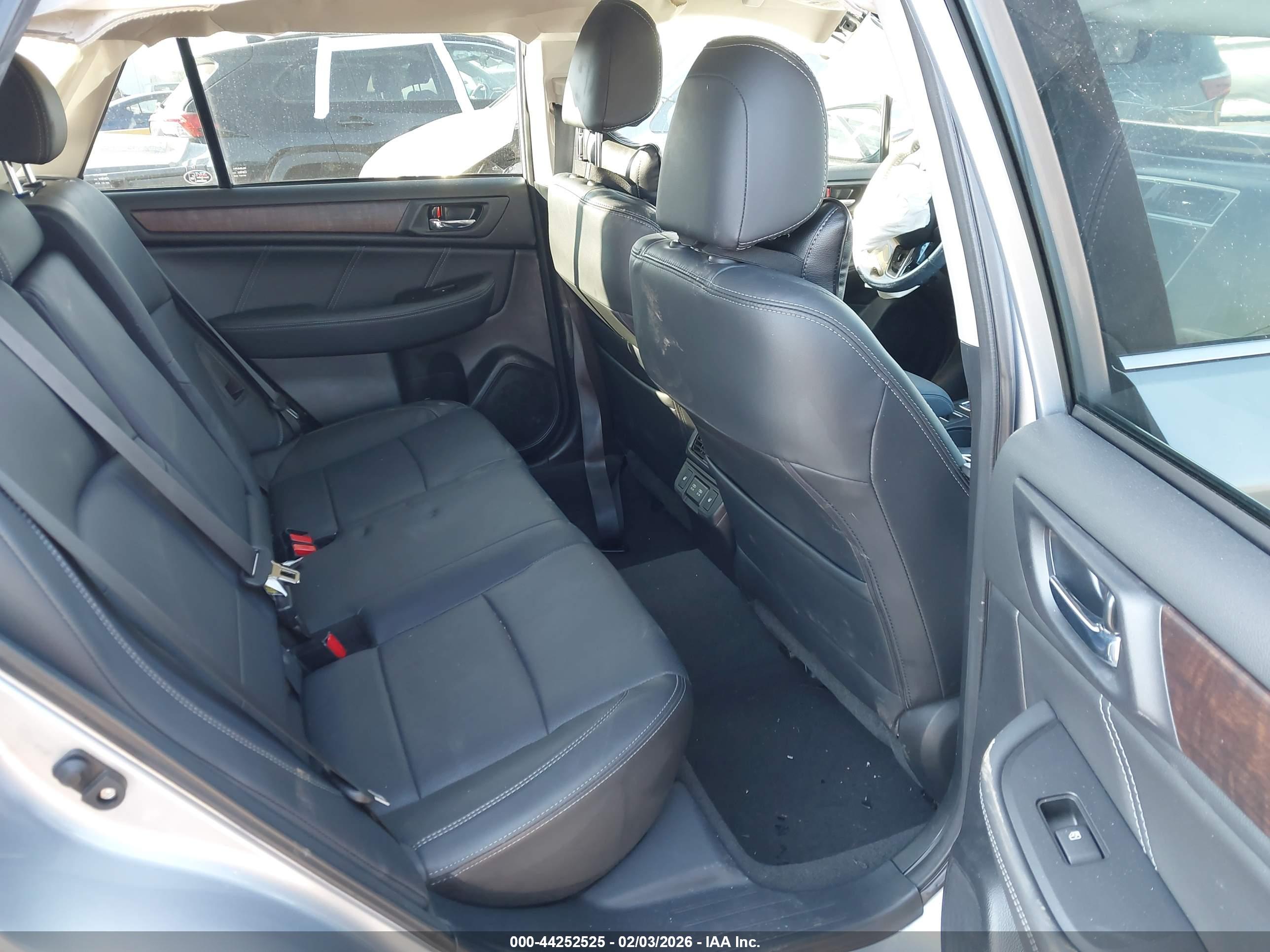 SUBARU OUTBACK image 8
