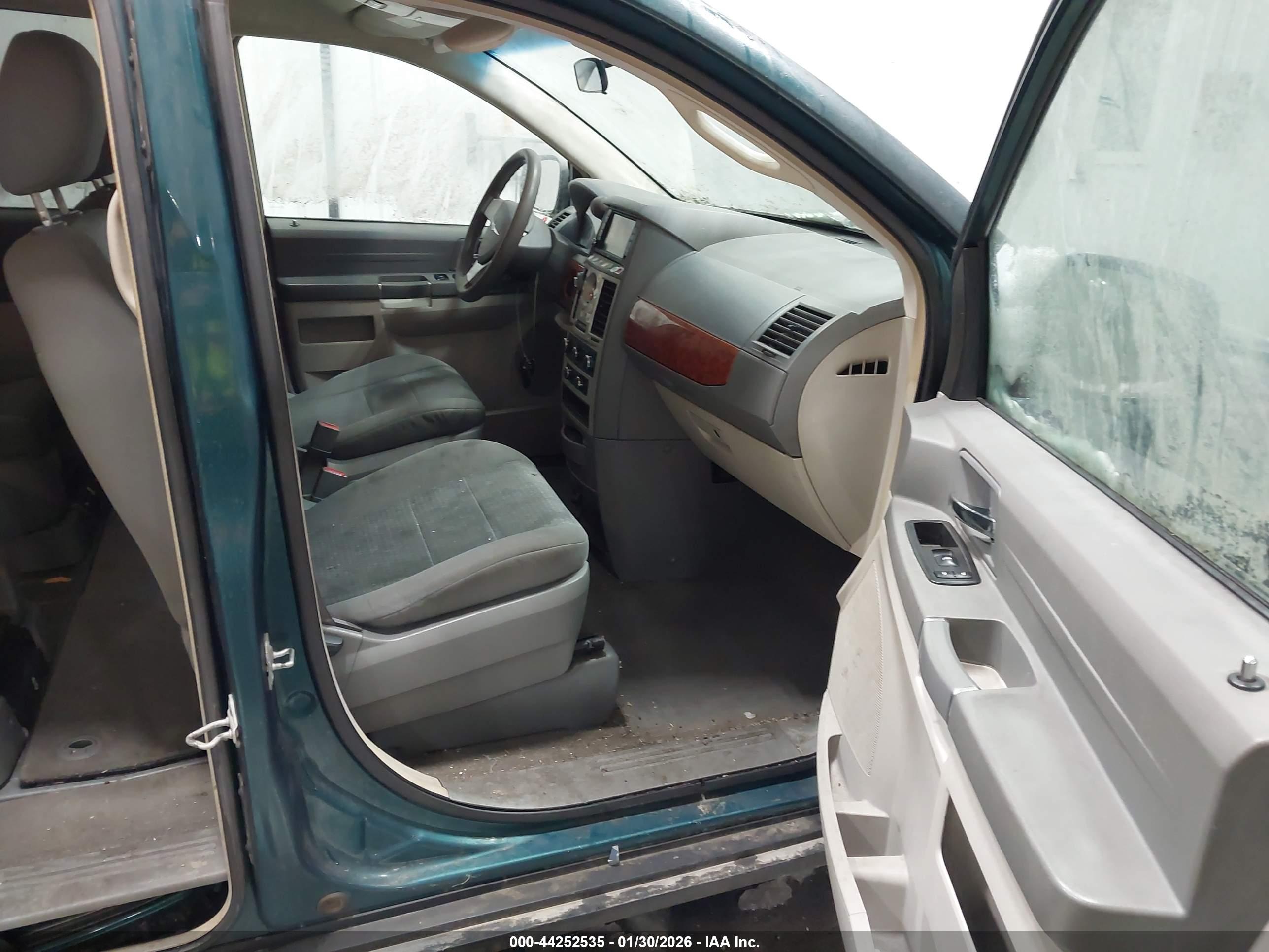 CHRYSLER TOWN image 5
