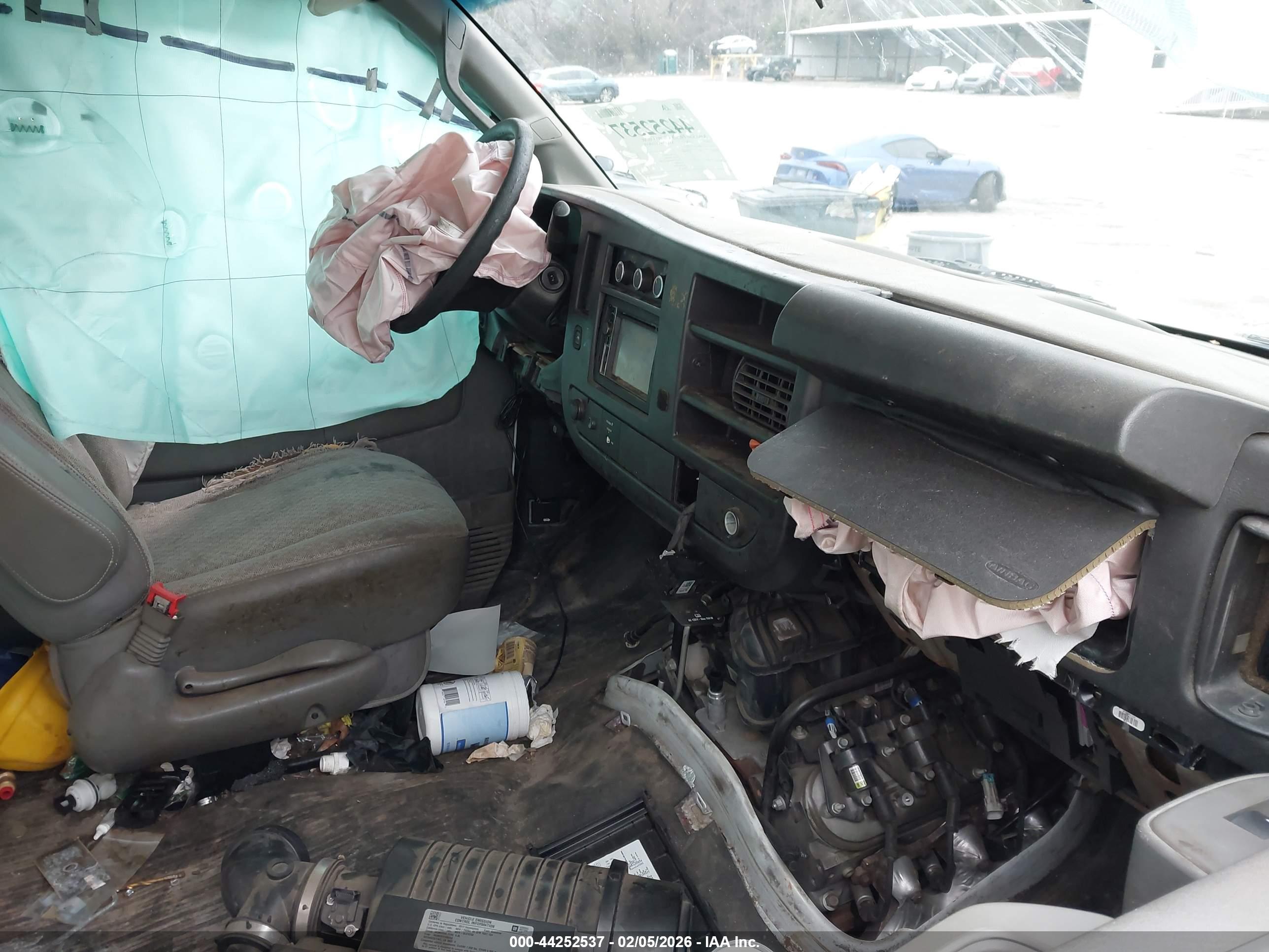 GMC SAVANA image 5