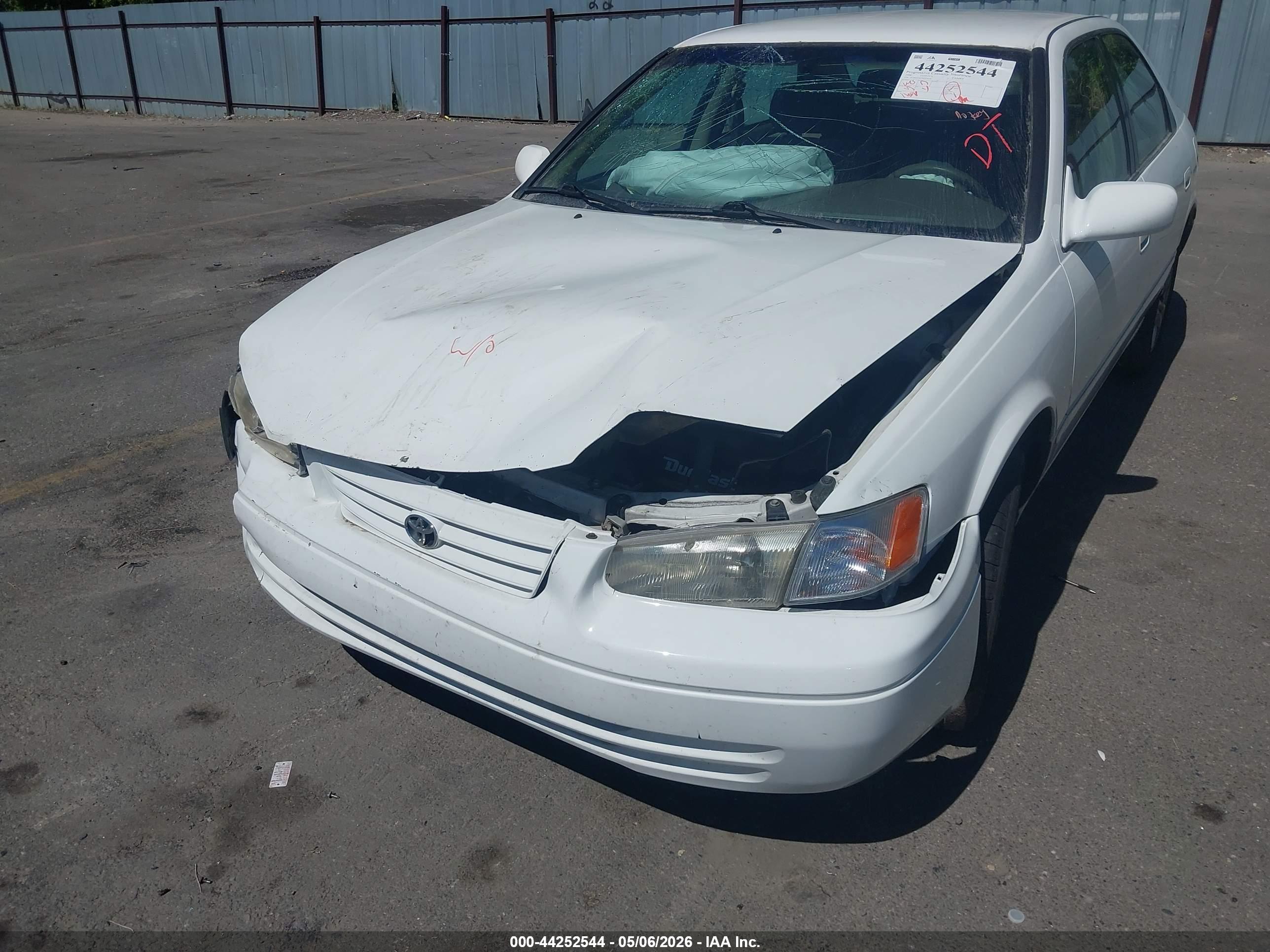 TOYOTA CAMRY image 6