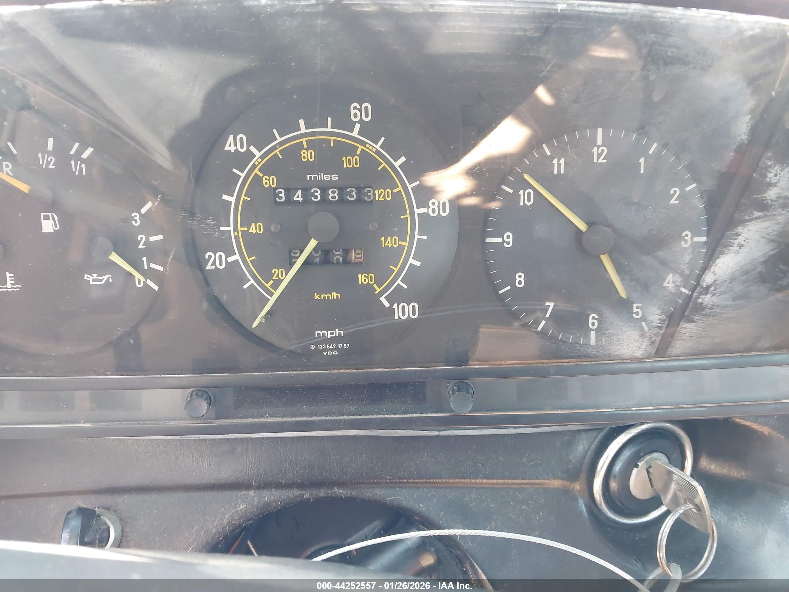 MERCEDES-BENZ 240 image 7