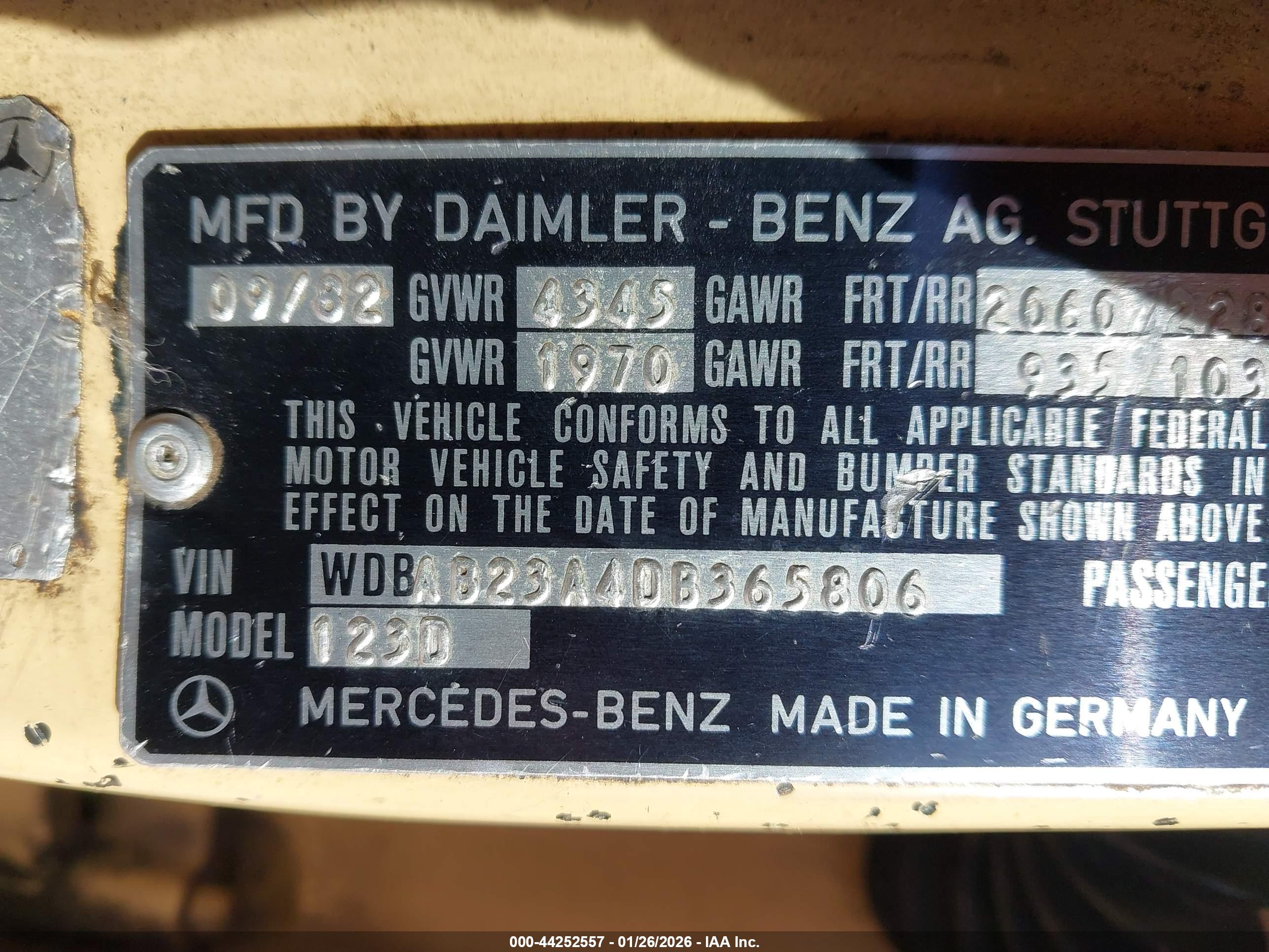 MERCEDES-BENZ 240 image 9