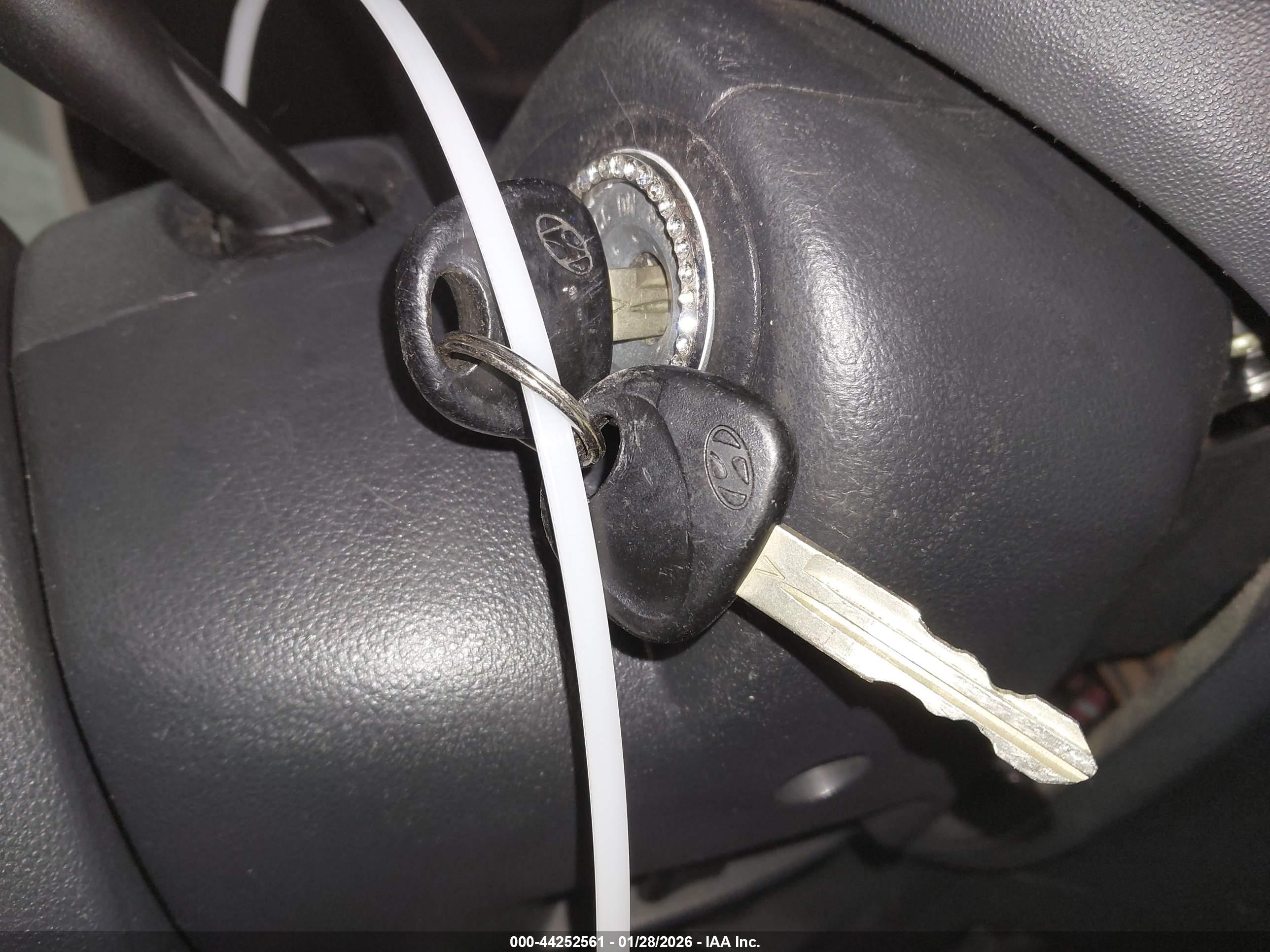 HYUNDAI ACCENT image 11