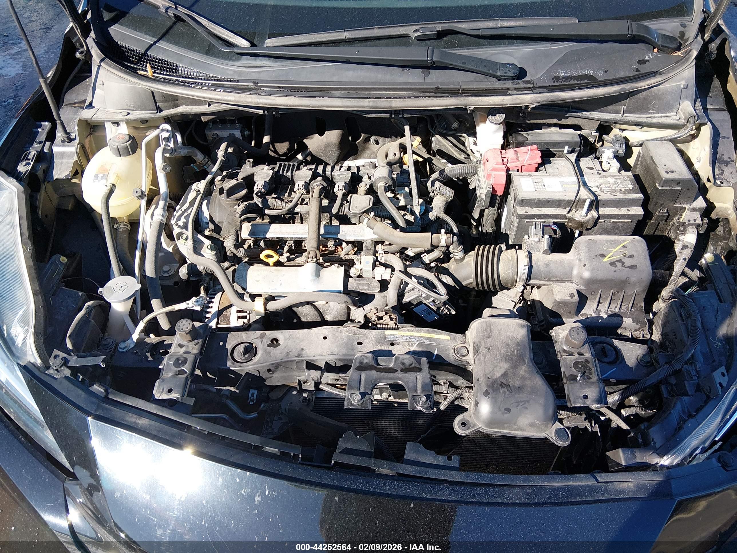 NISSAN VERSA image 10