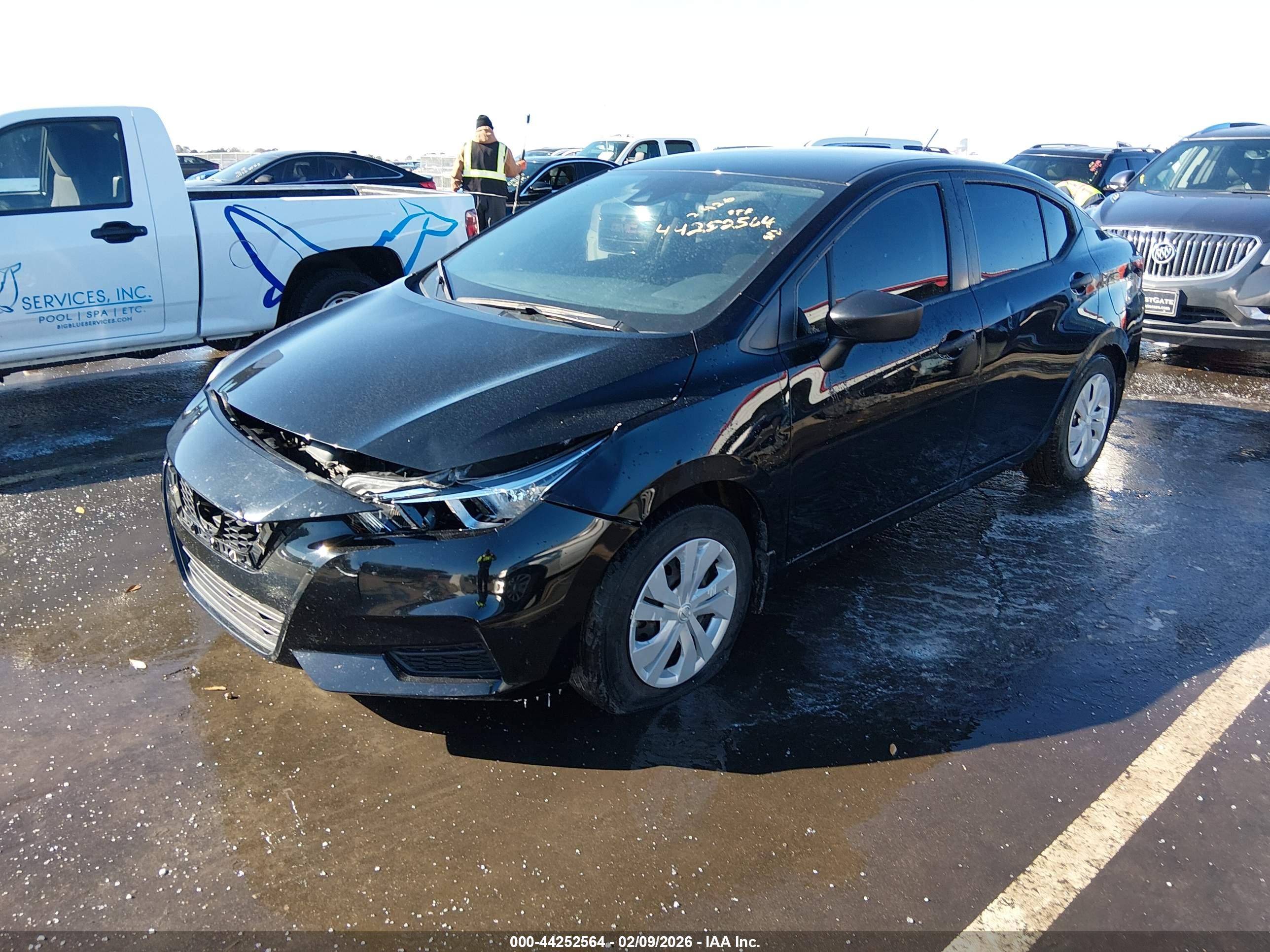NISSAN VERSA image 2