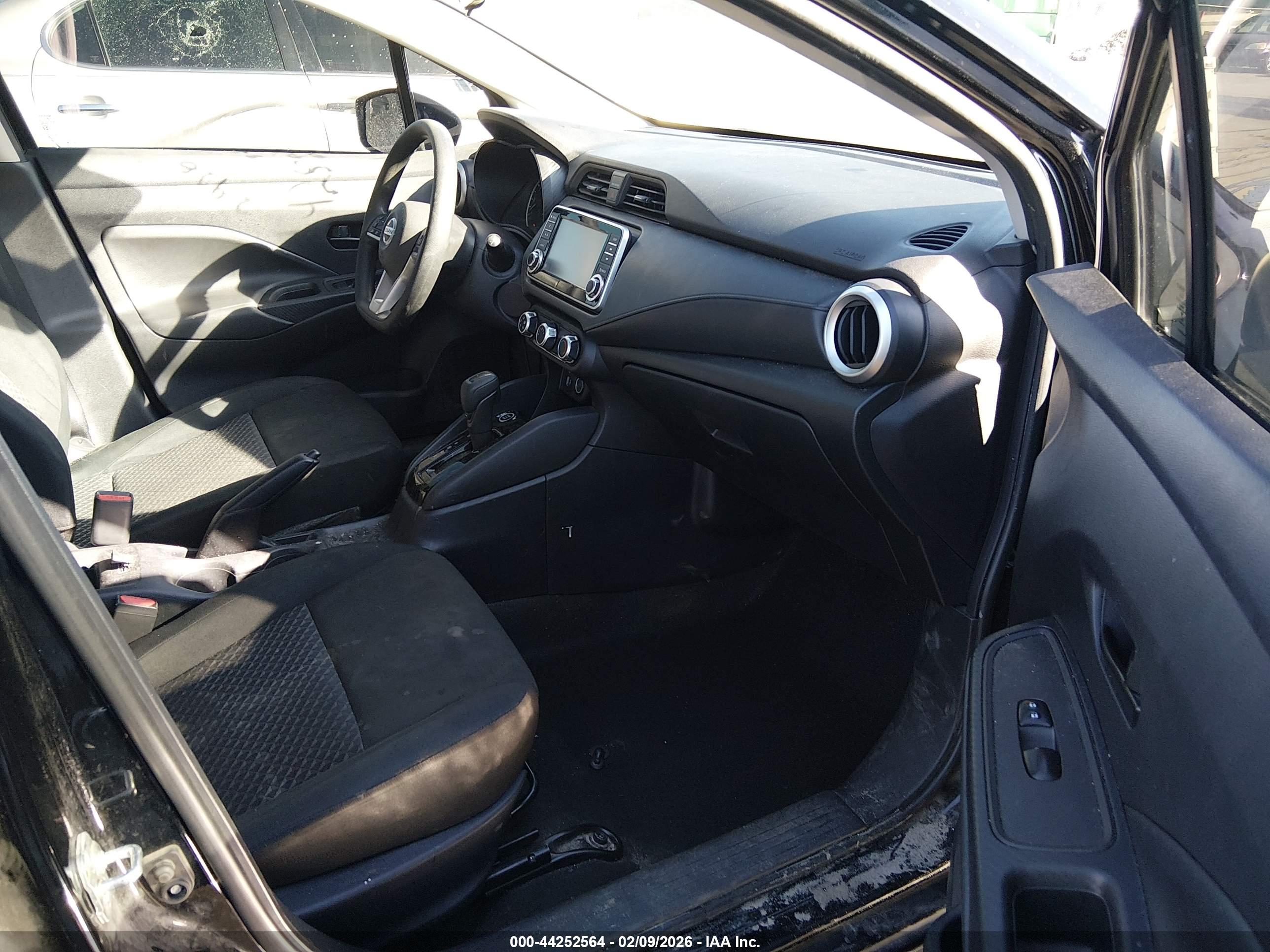 NISSAN VERSA image 5