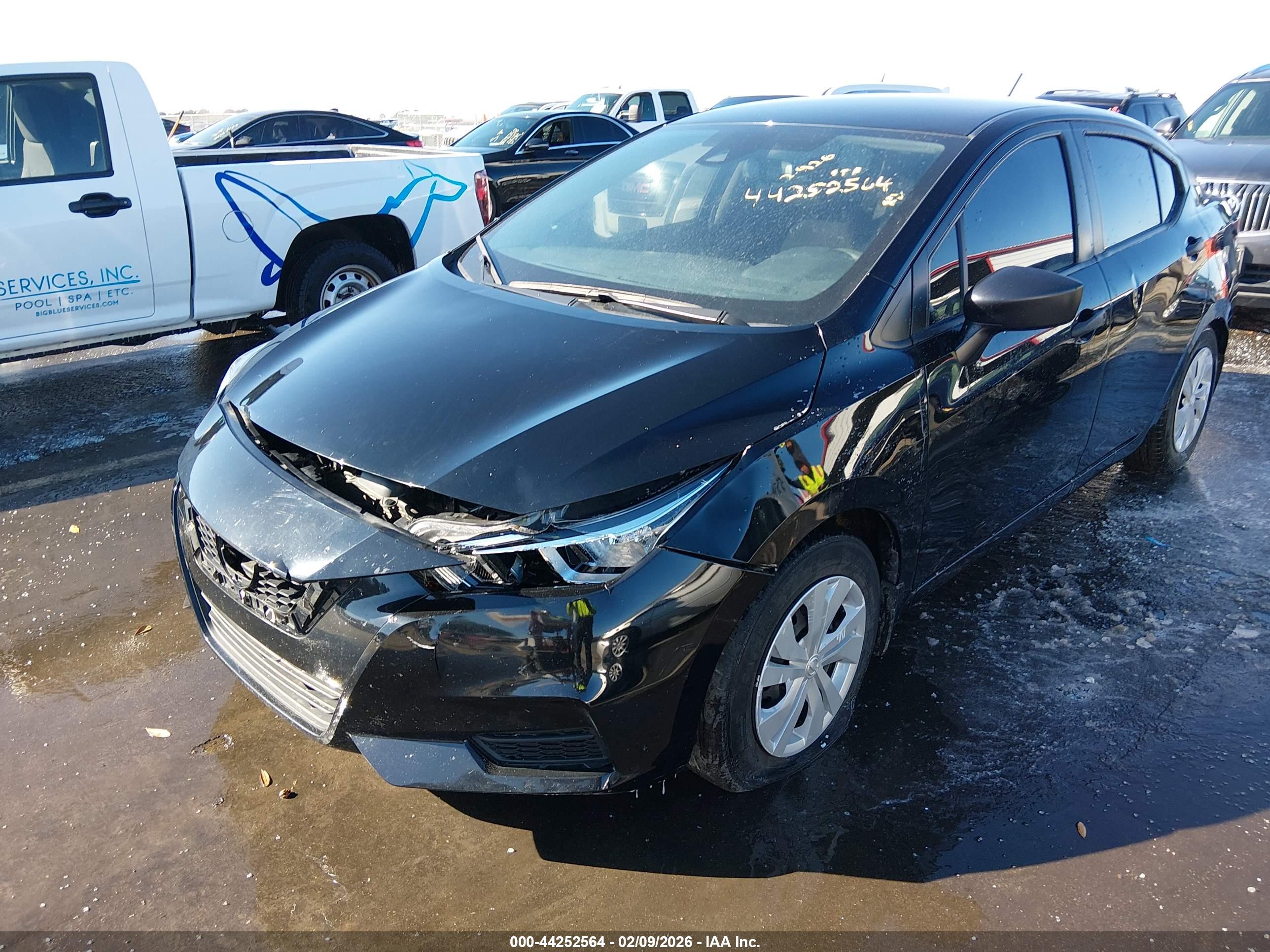 NISSAN VERSA image 6