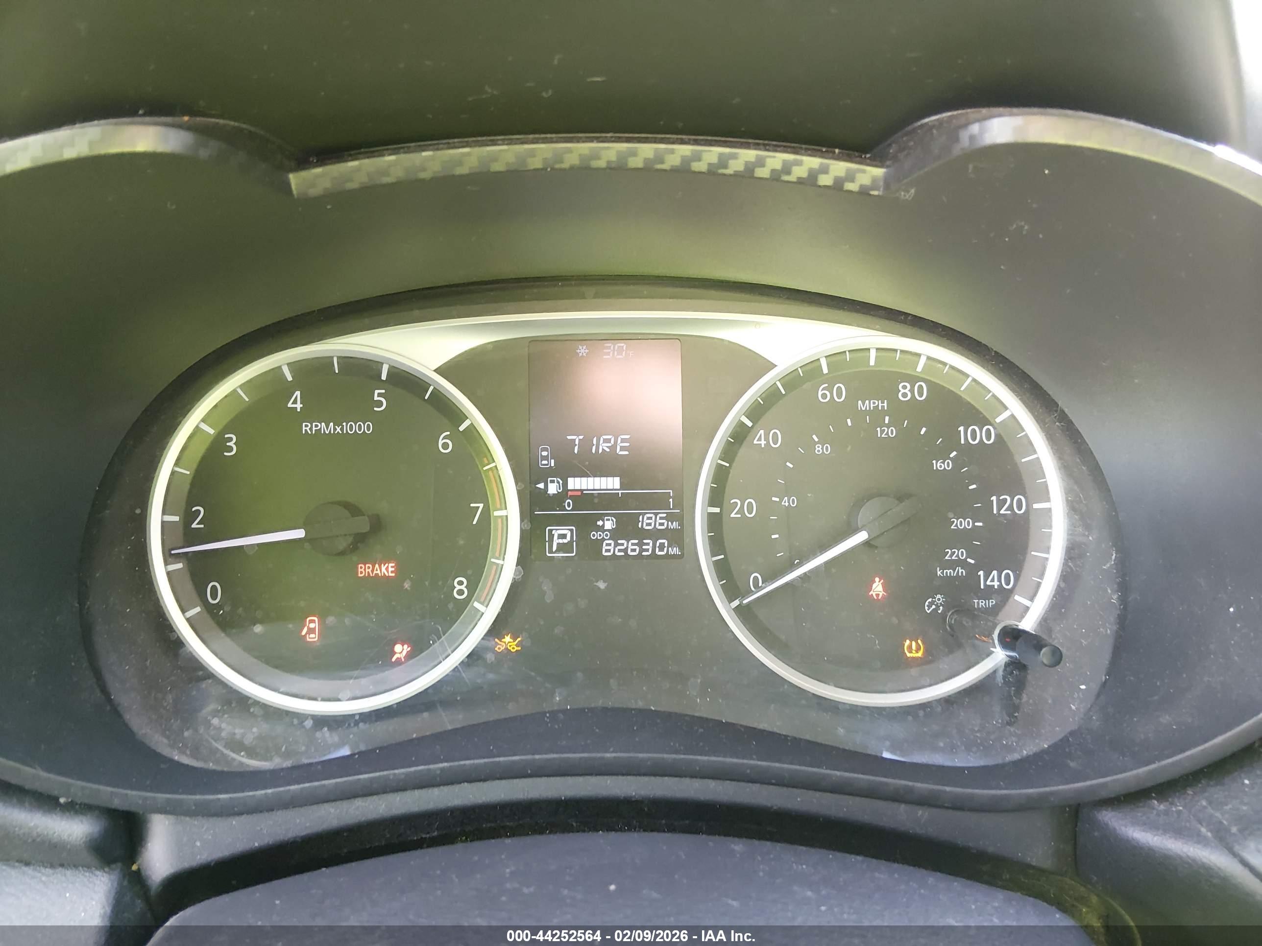 NISSAN VERSA image 7