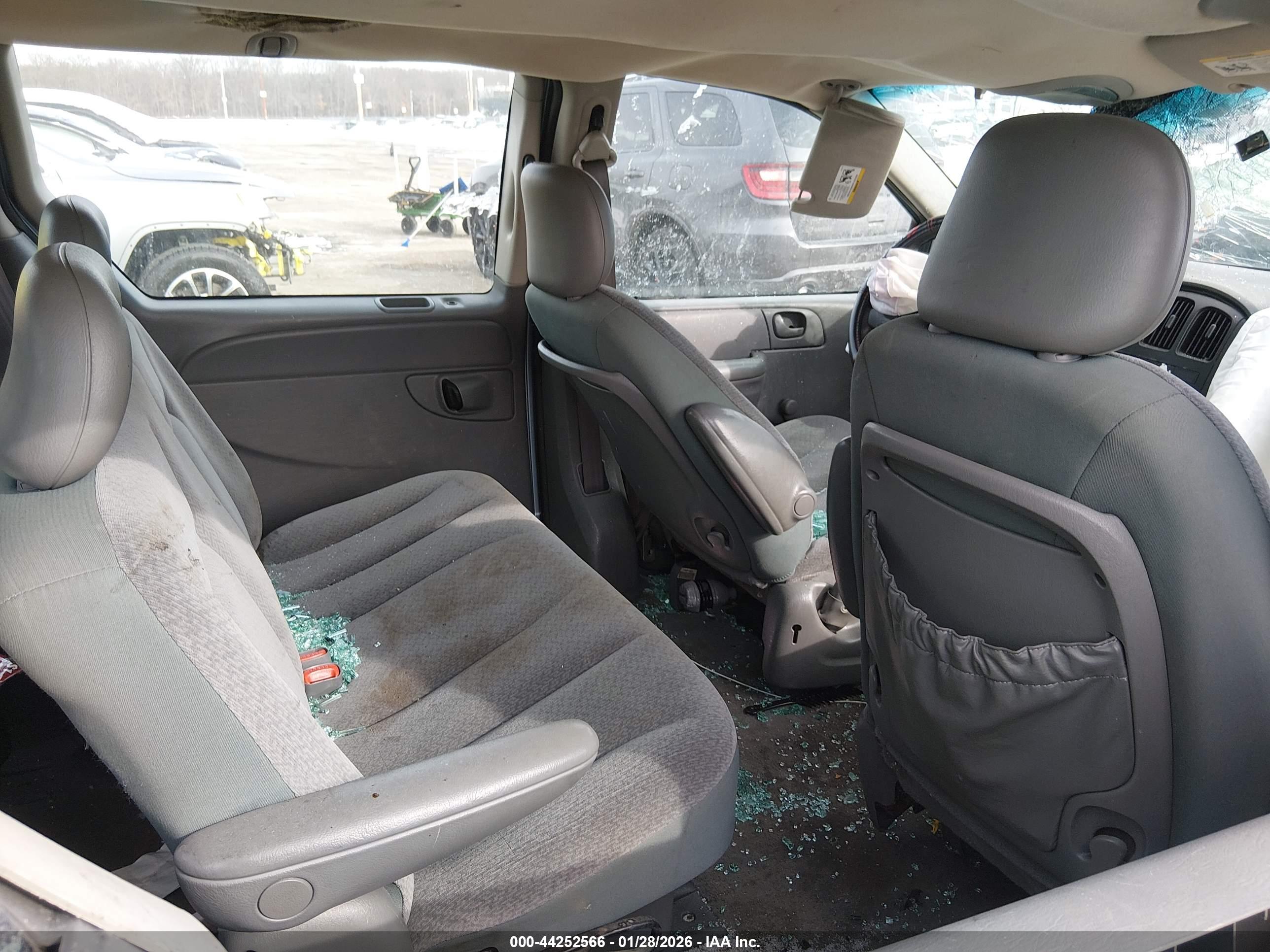 DODGE CARAVAN image 8