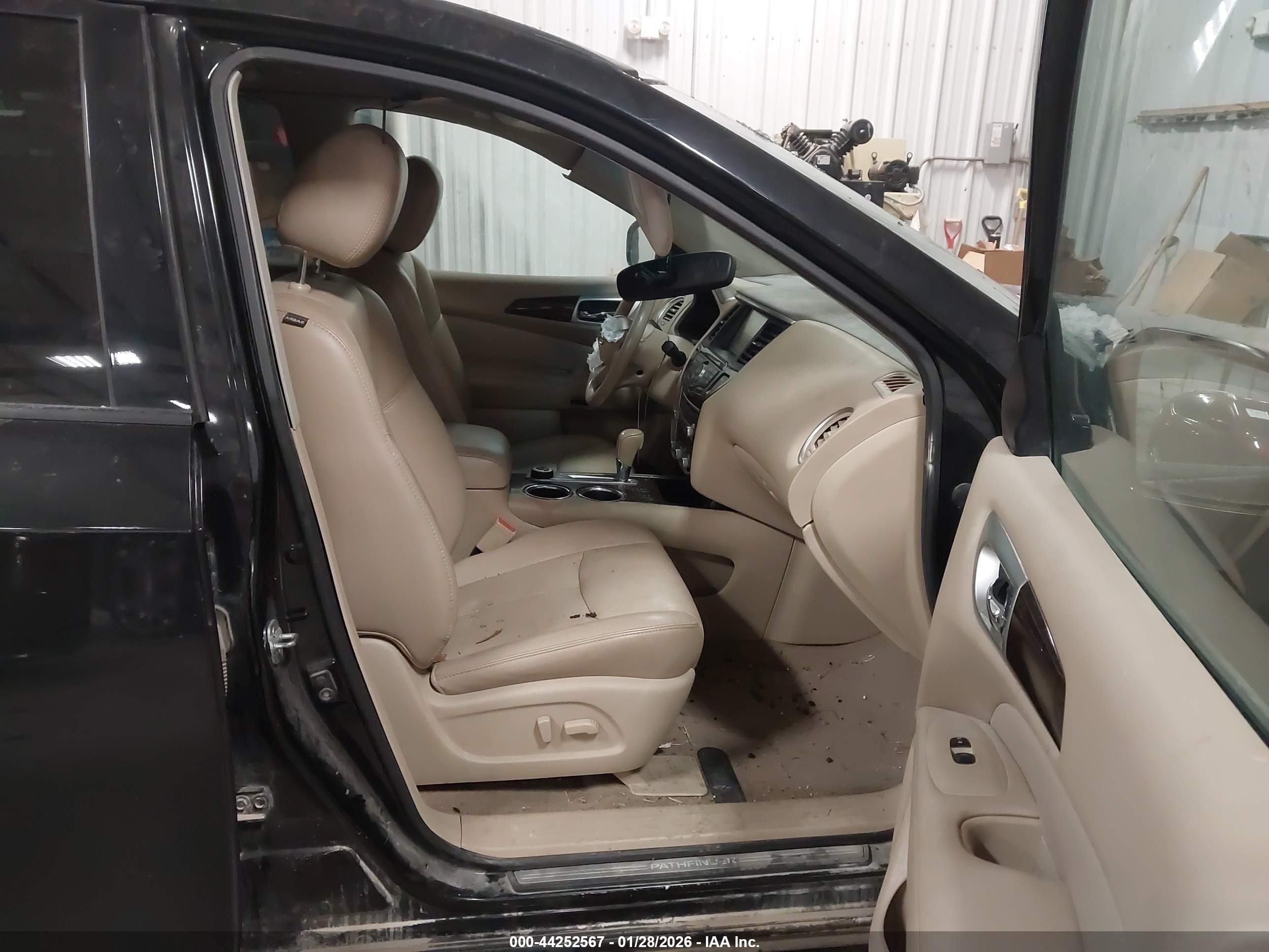 NISSAN PATHFINDER image 5