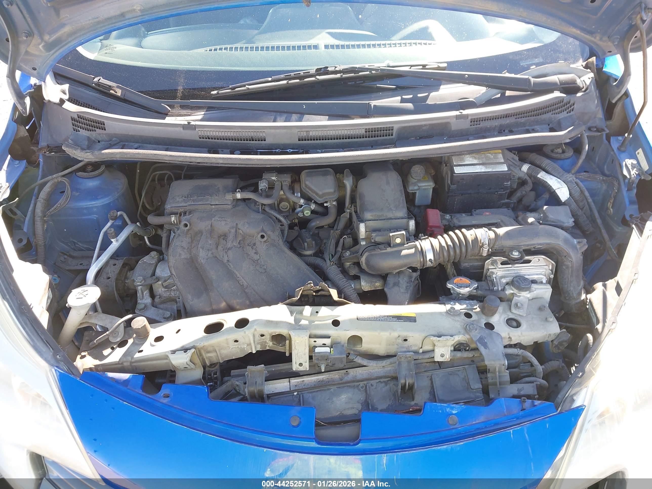NISSAN VERSA image 10