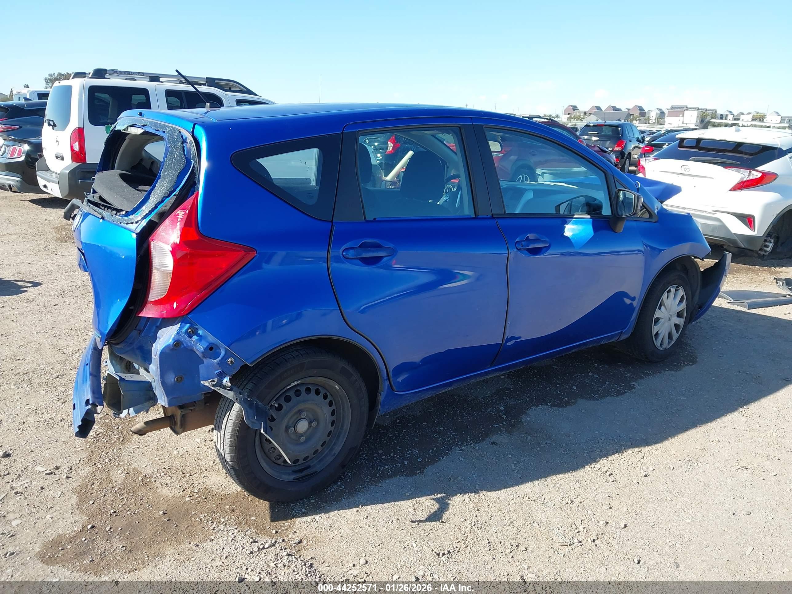 NISSAN VERSA image 4