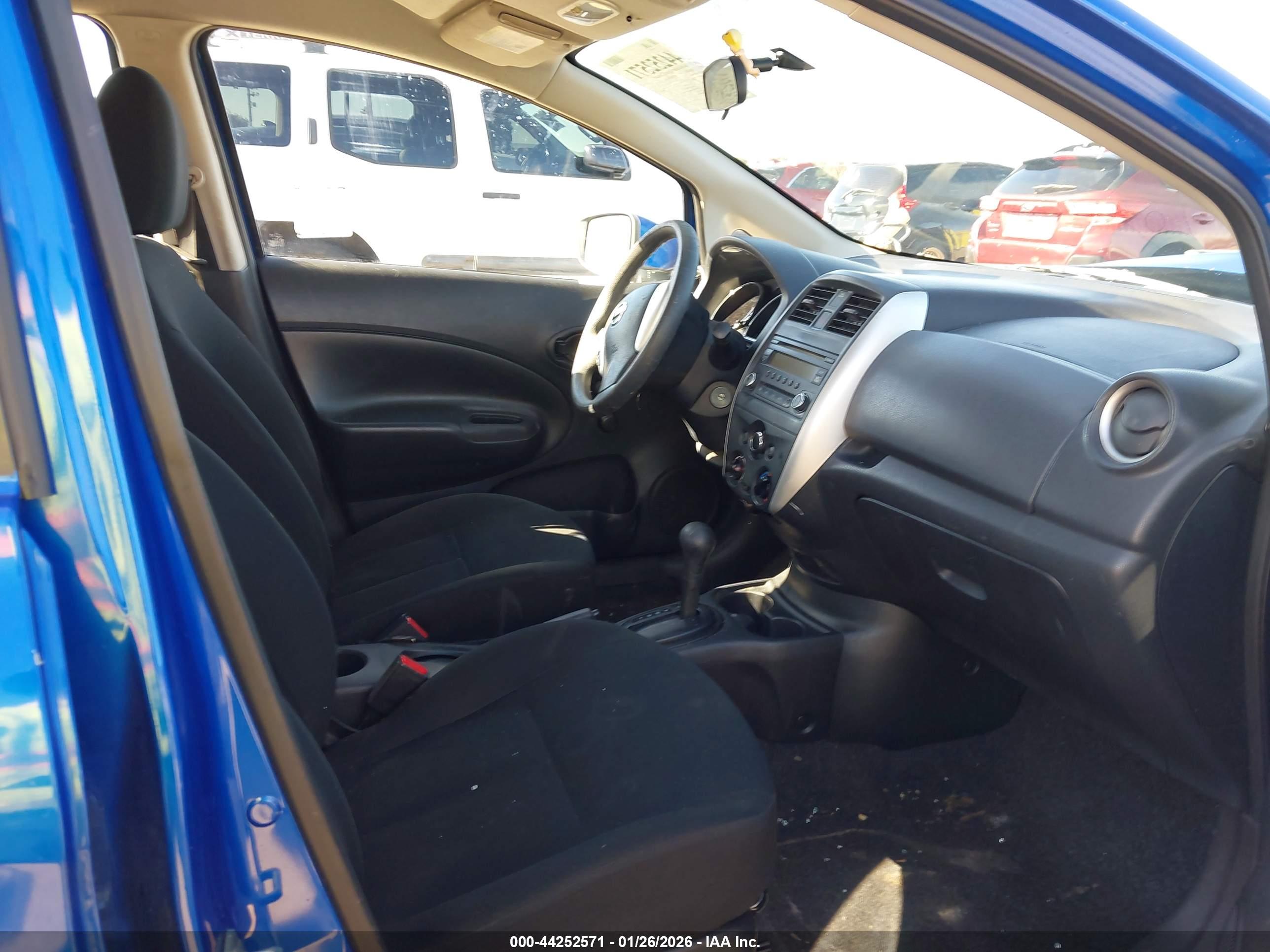 NISSAN VERSA image 5