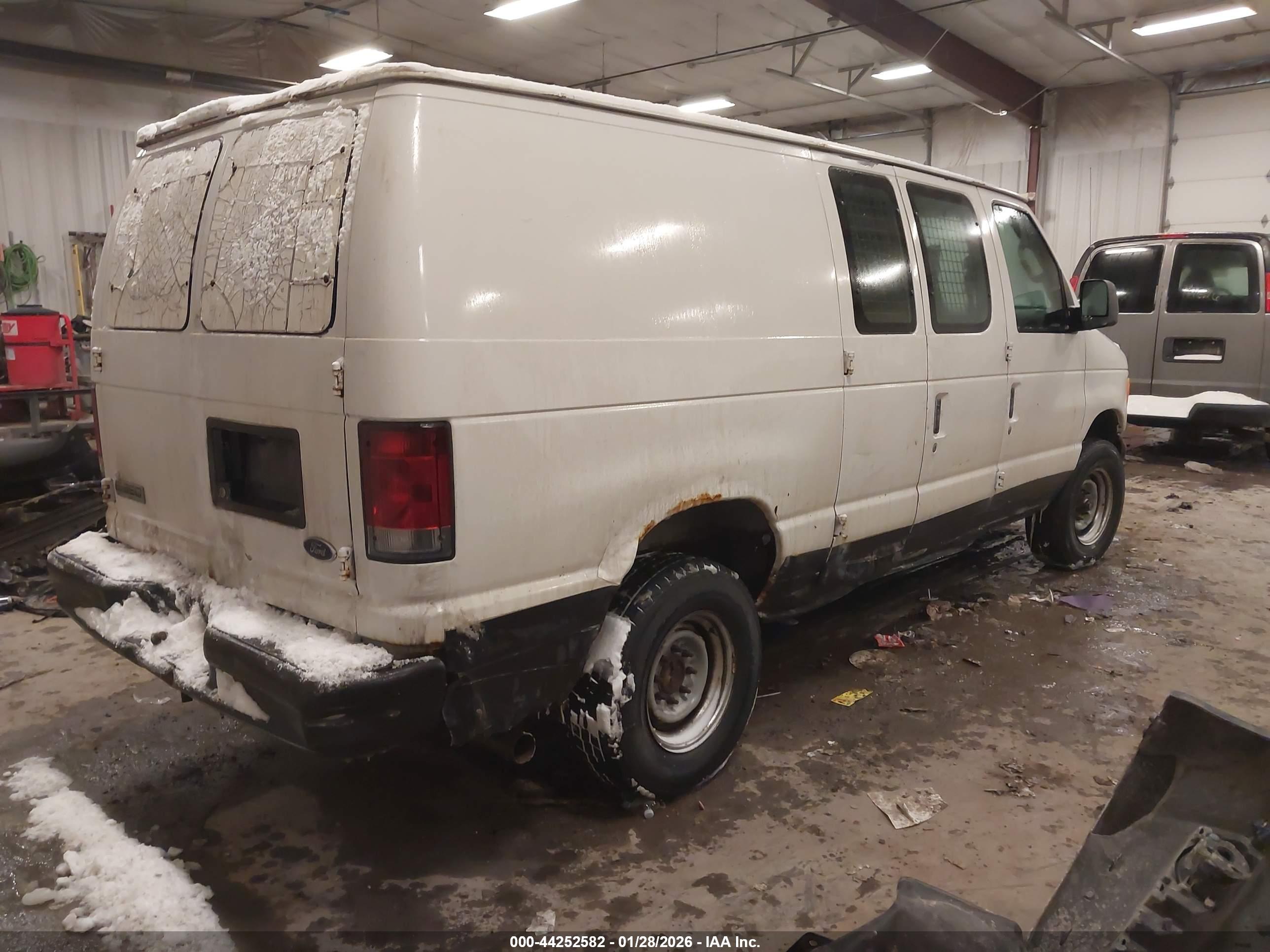 FORD E-350 image 4
