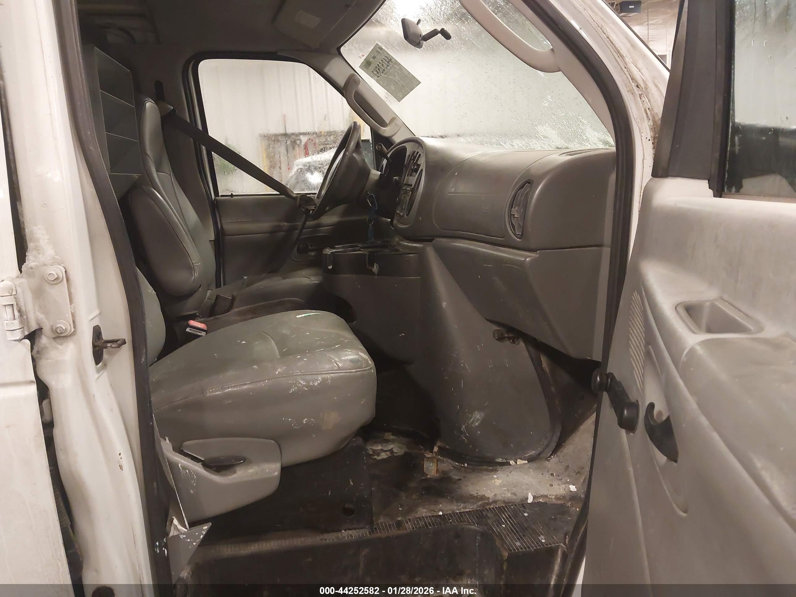 FORD E-350 image 5