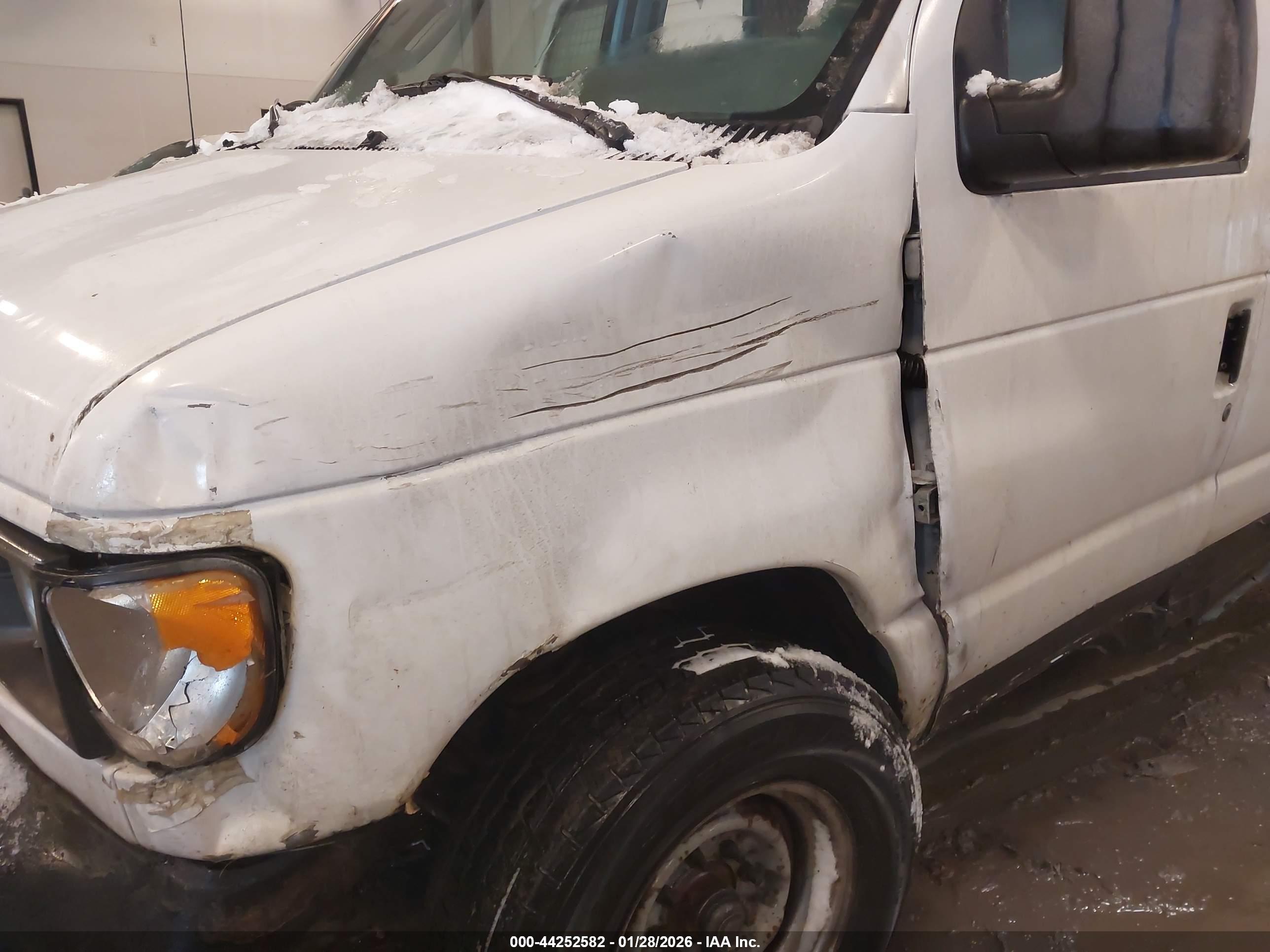 FORD E-350 image 6