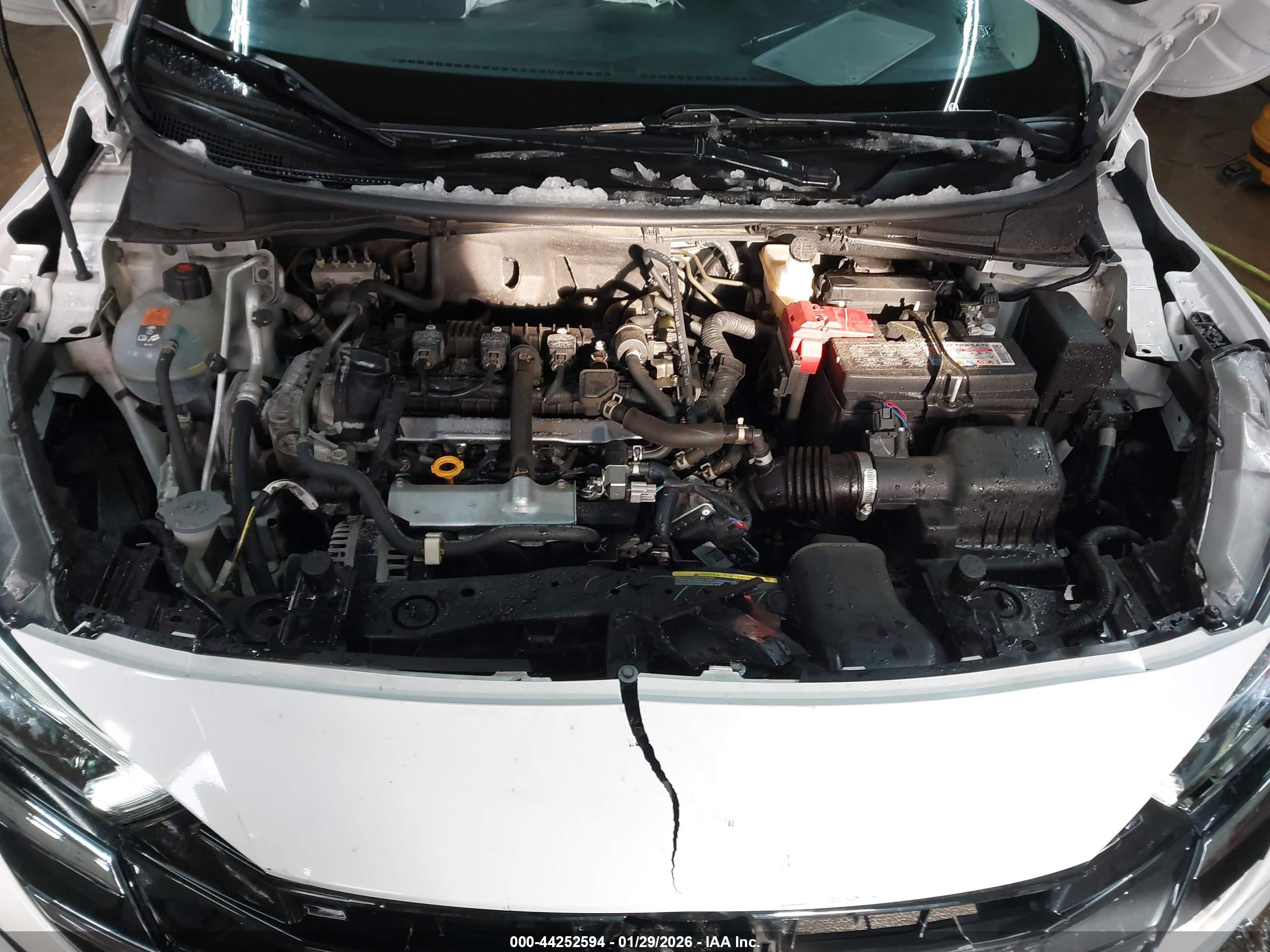 NISSAN VERSA image 10