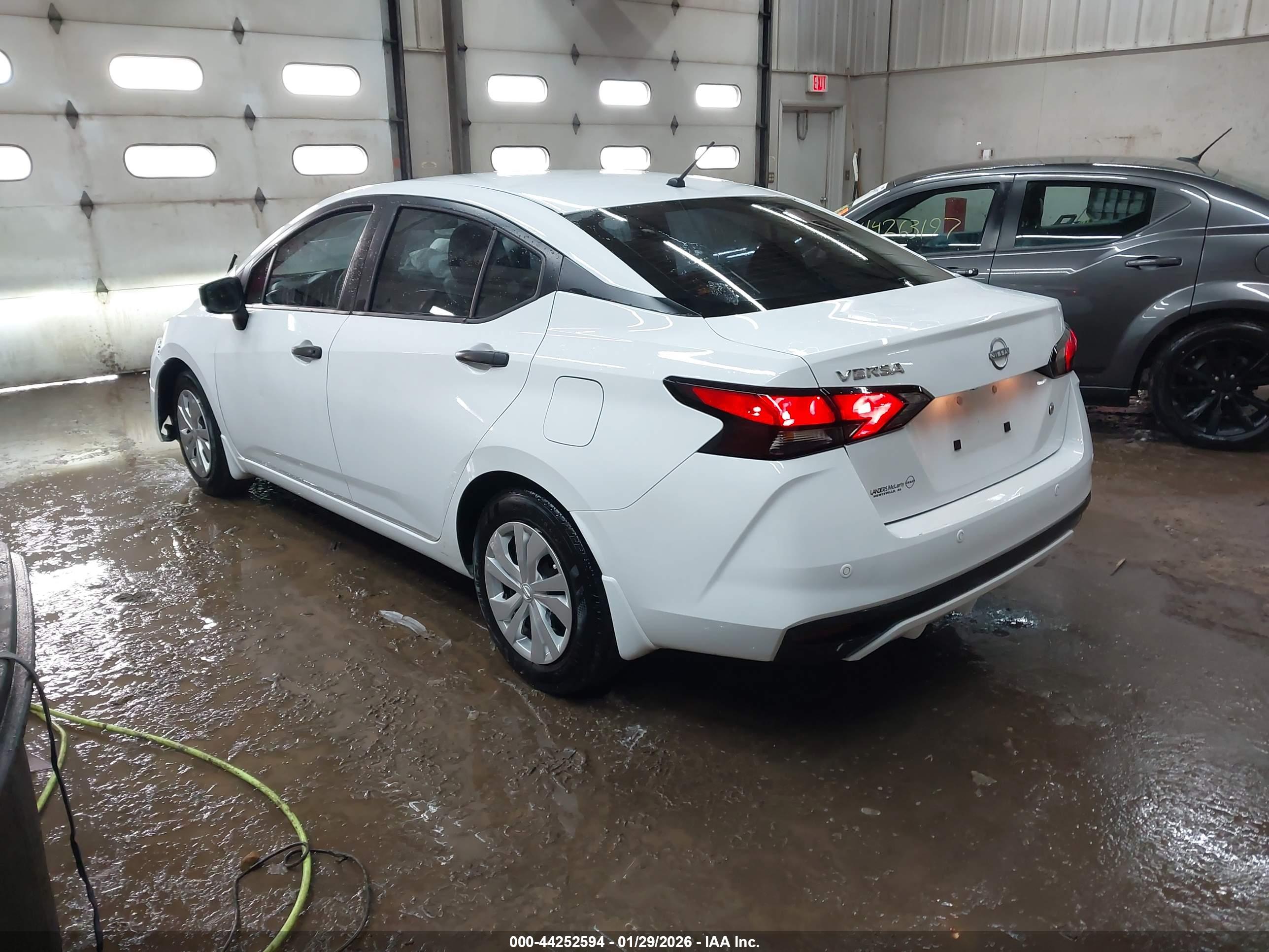 NISSAN VERSA image 3