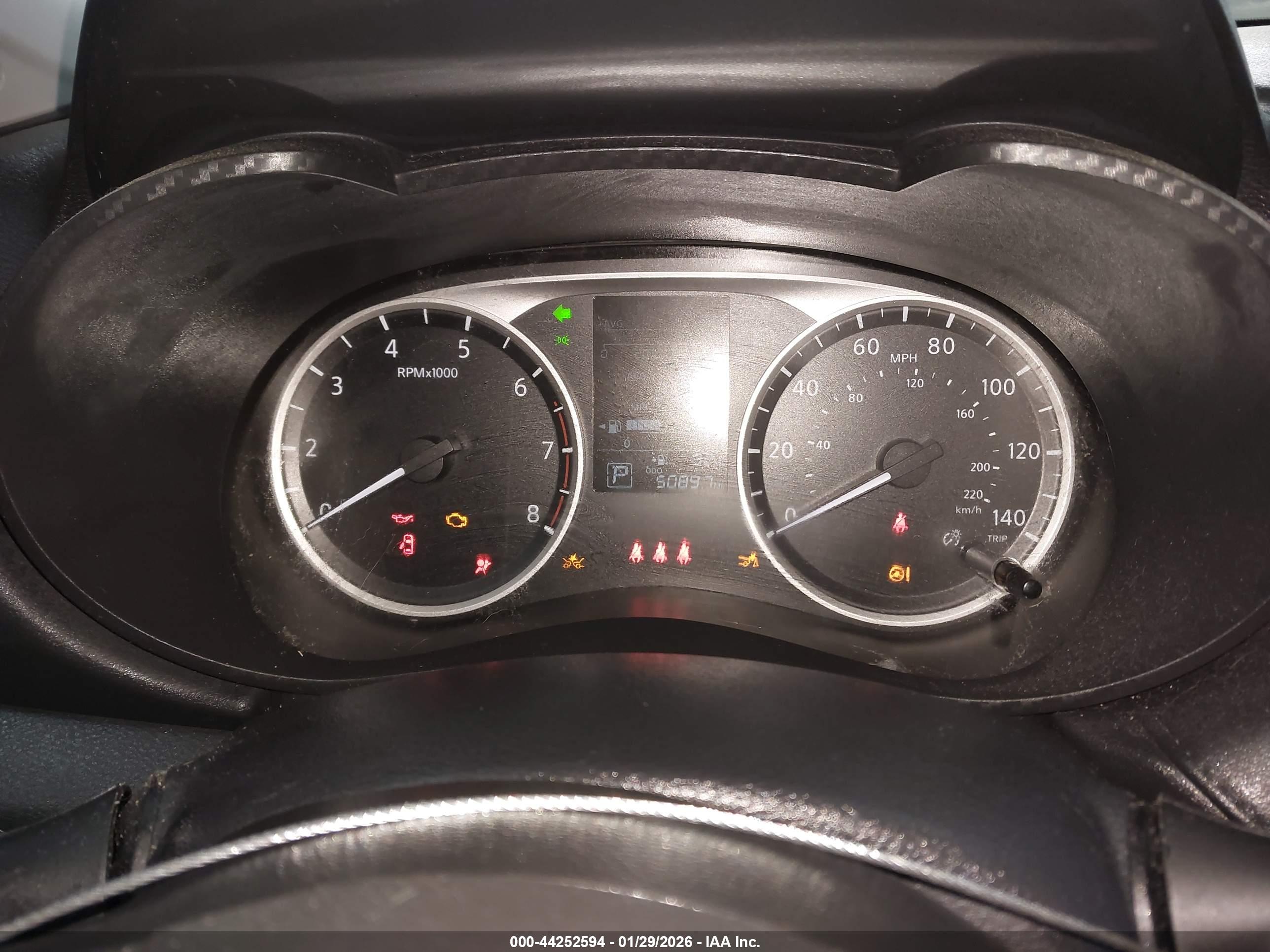 NISSAN VERSA image 7
