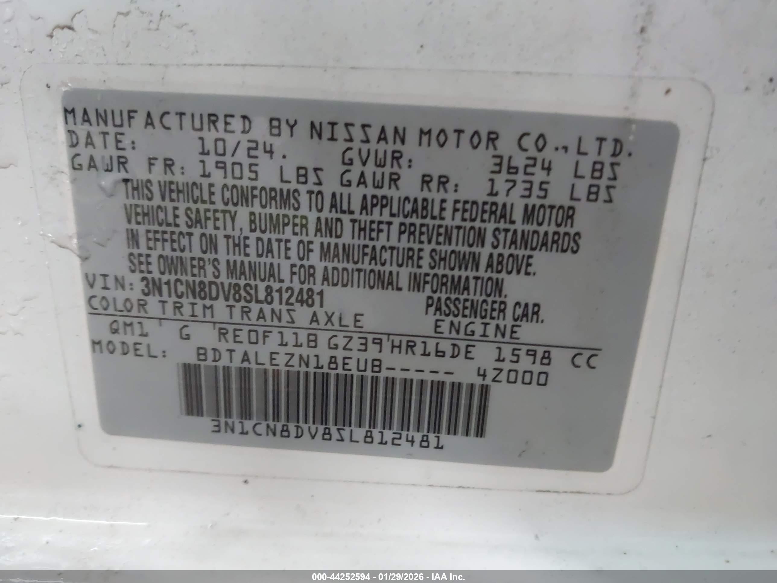 NISSAN VERSA image 9