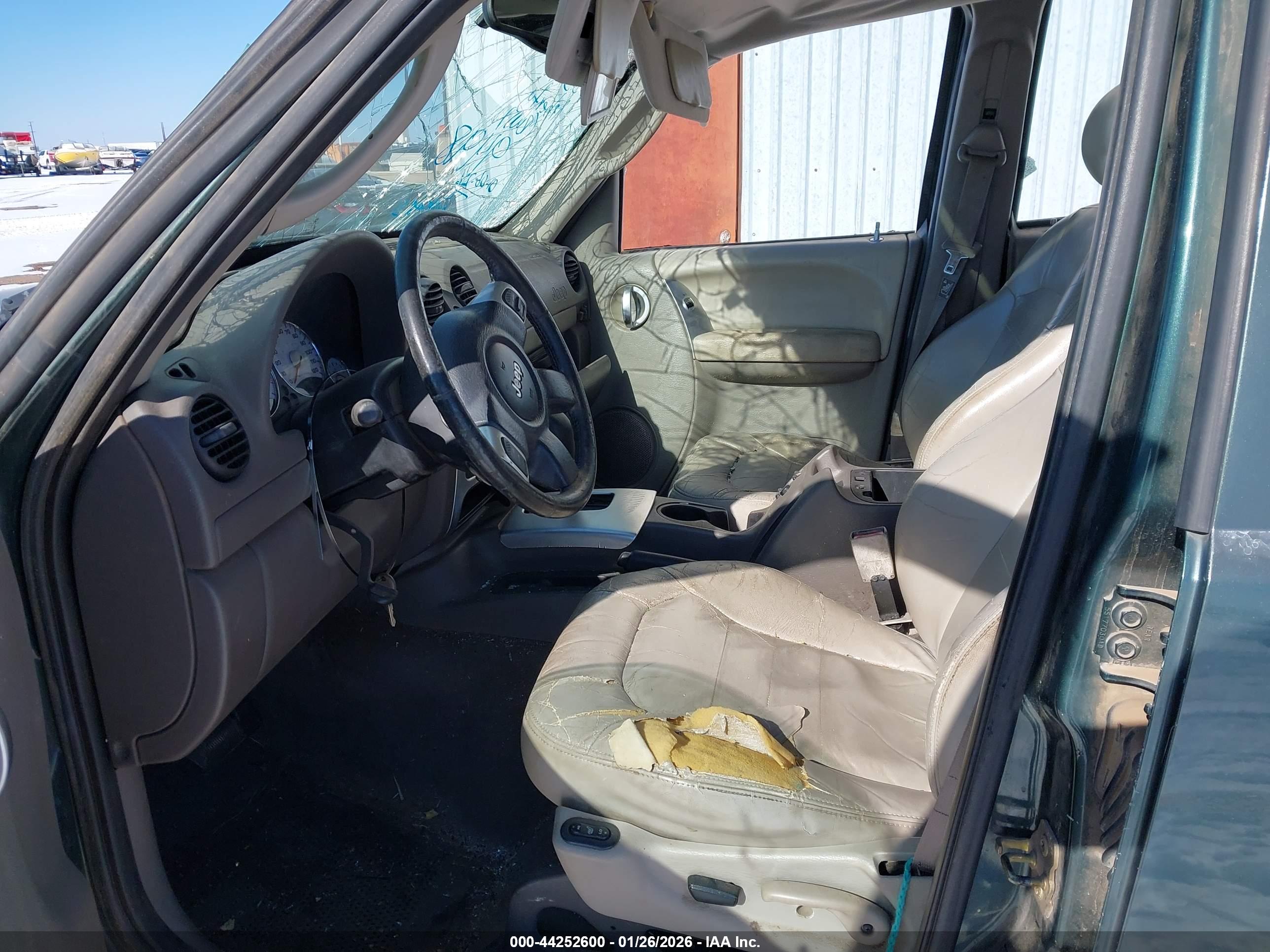 JEEP LIBERTY image 5