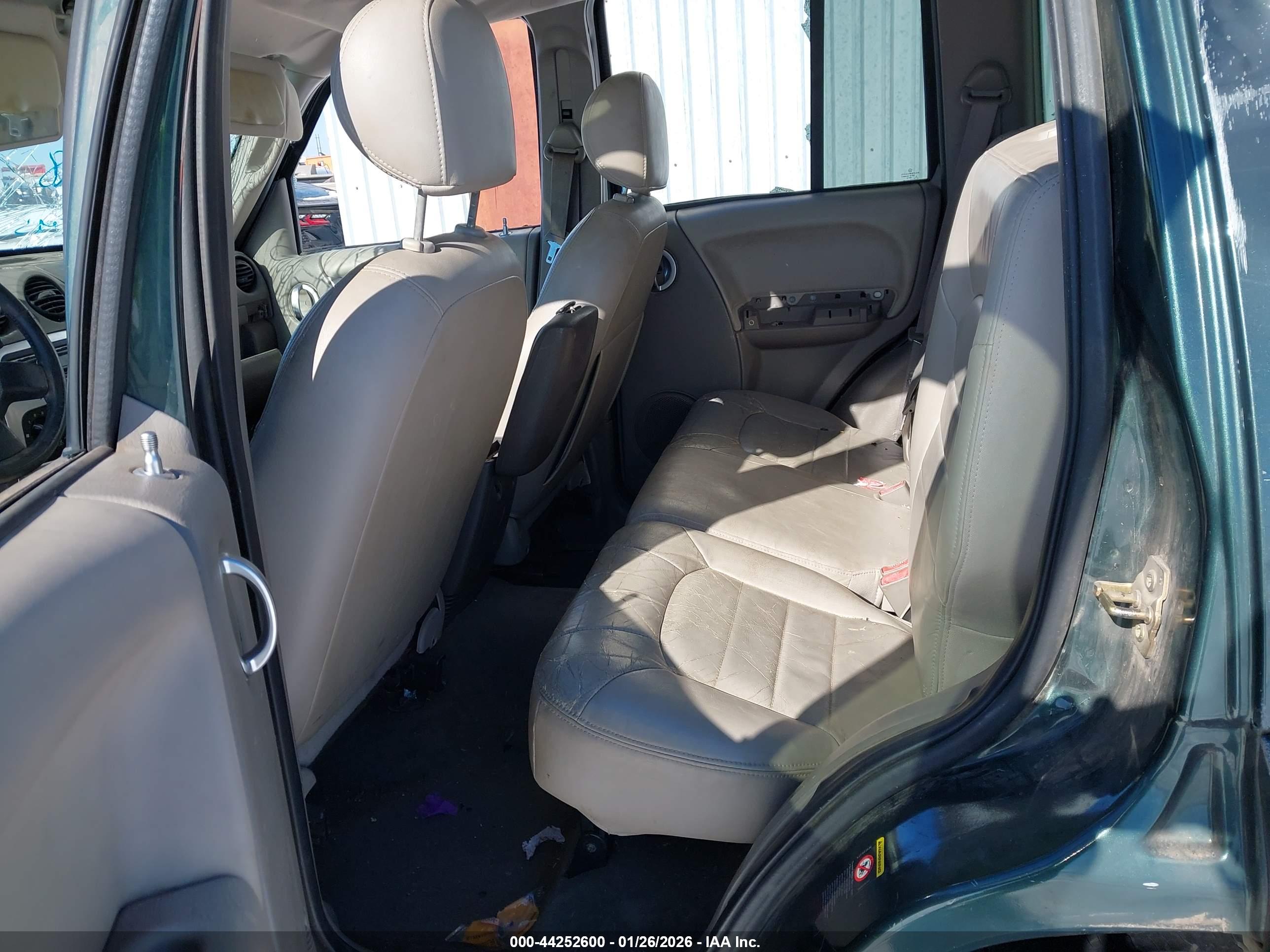 JEEP LIBERTY image 8