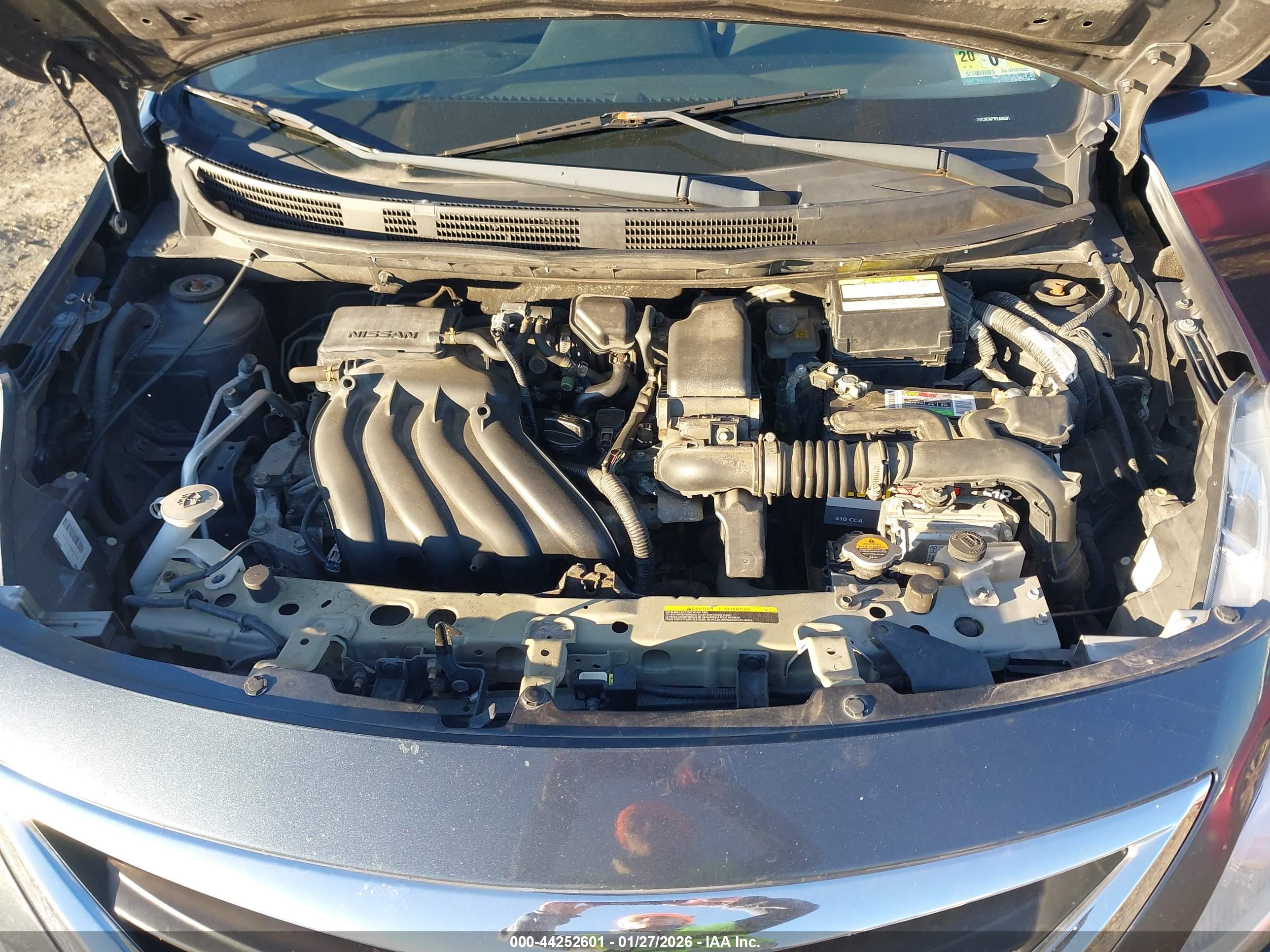 NISSAN VERSA image 10