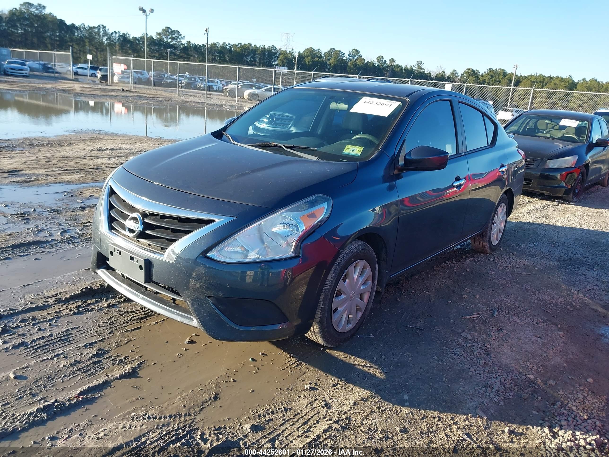 NISSAN VERSA image 2