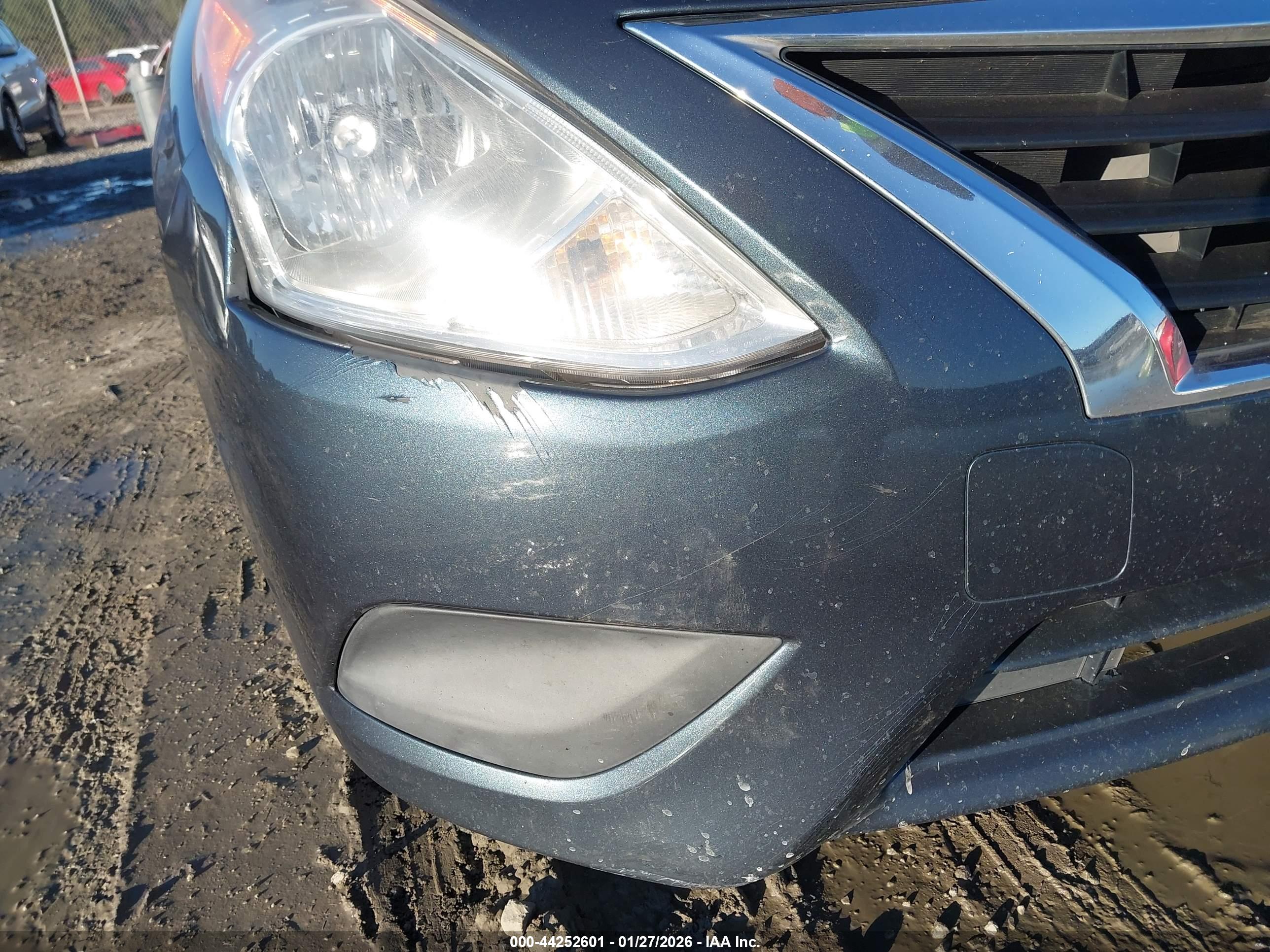 NISSAN VERSA image 6