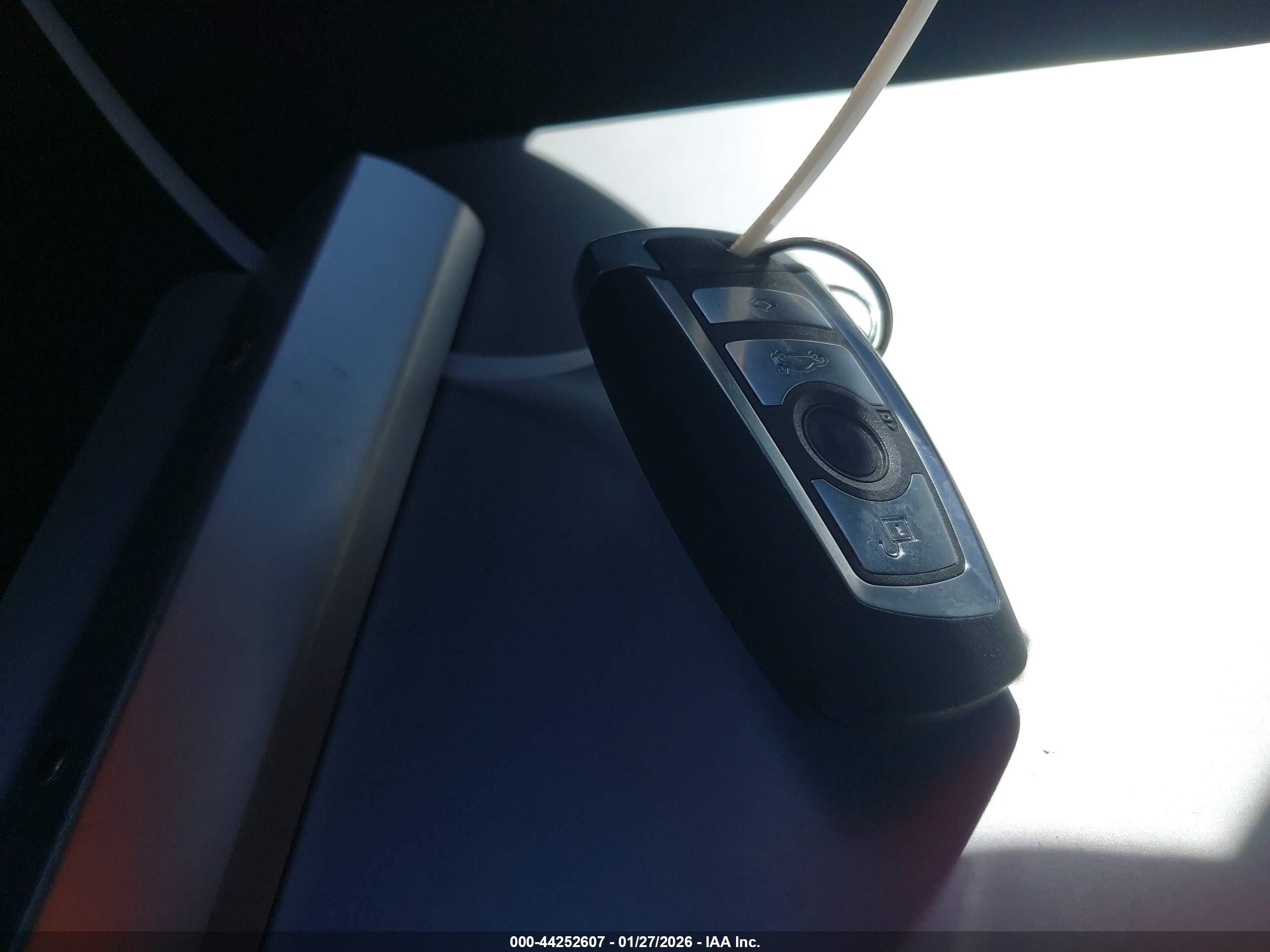 BMW 320I image 11