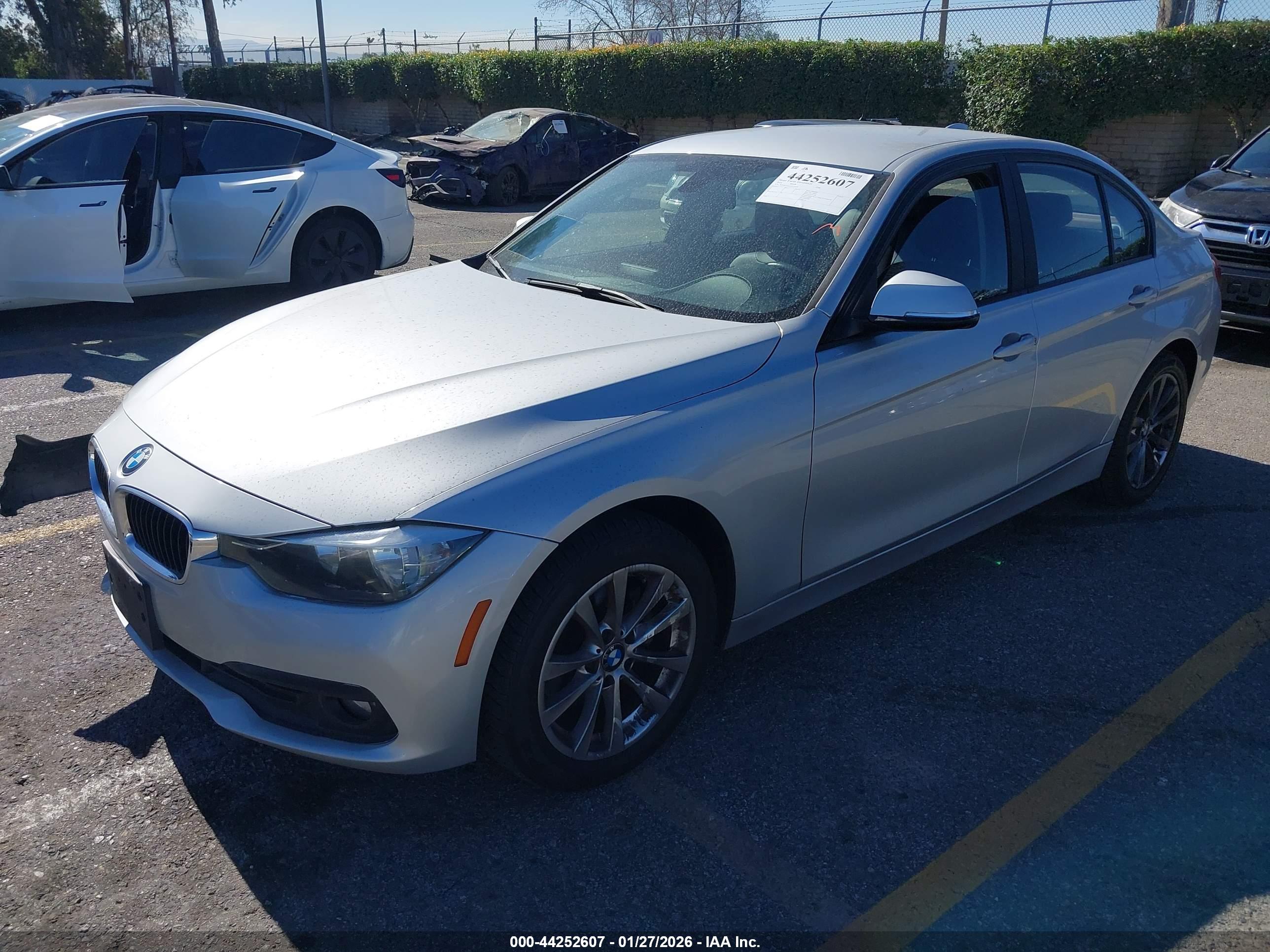 BMW 320I image 2