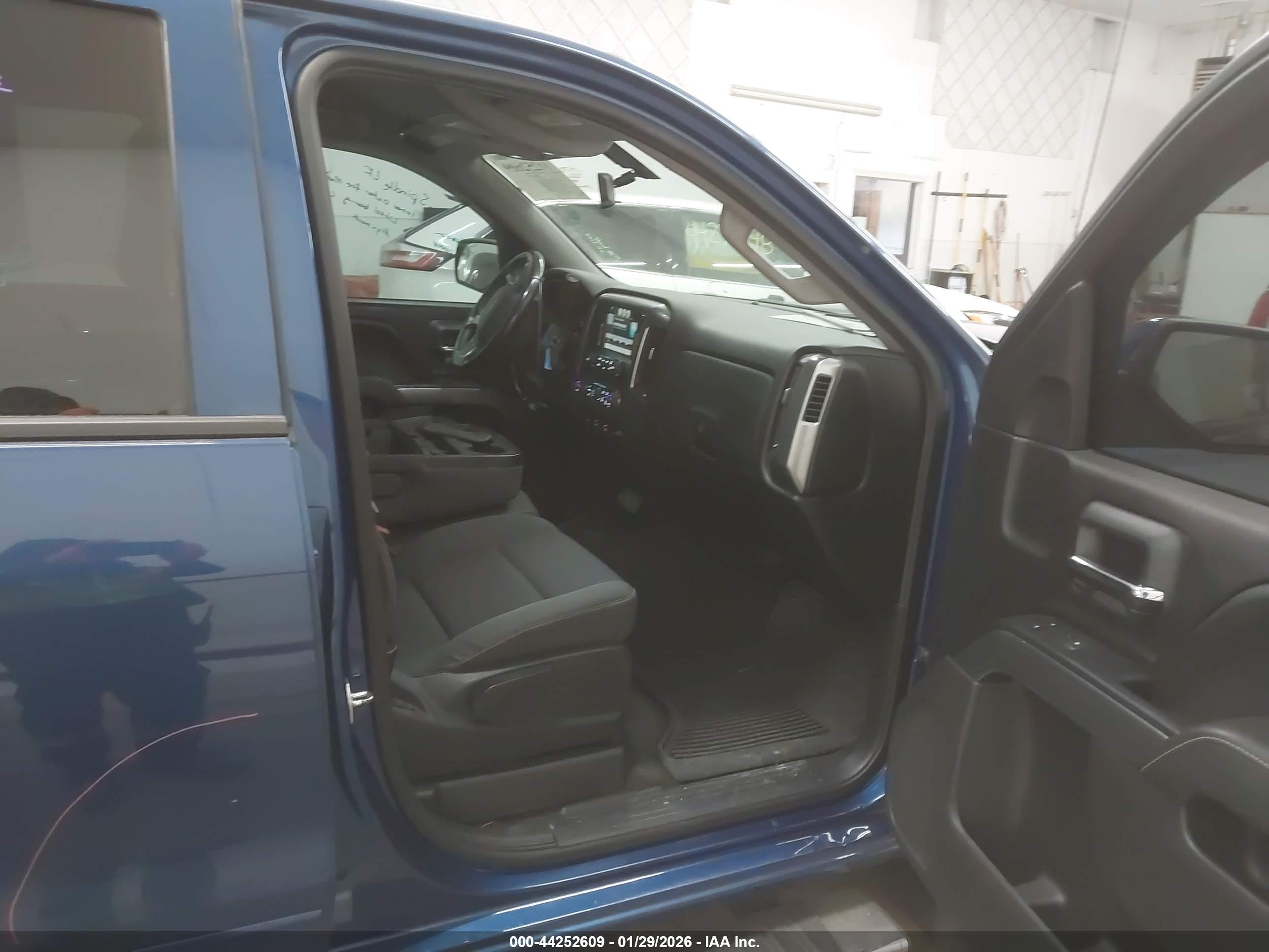 CHEVROLET SILVERADO image 5
