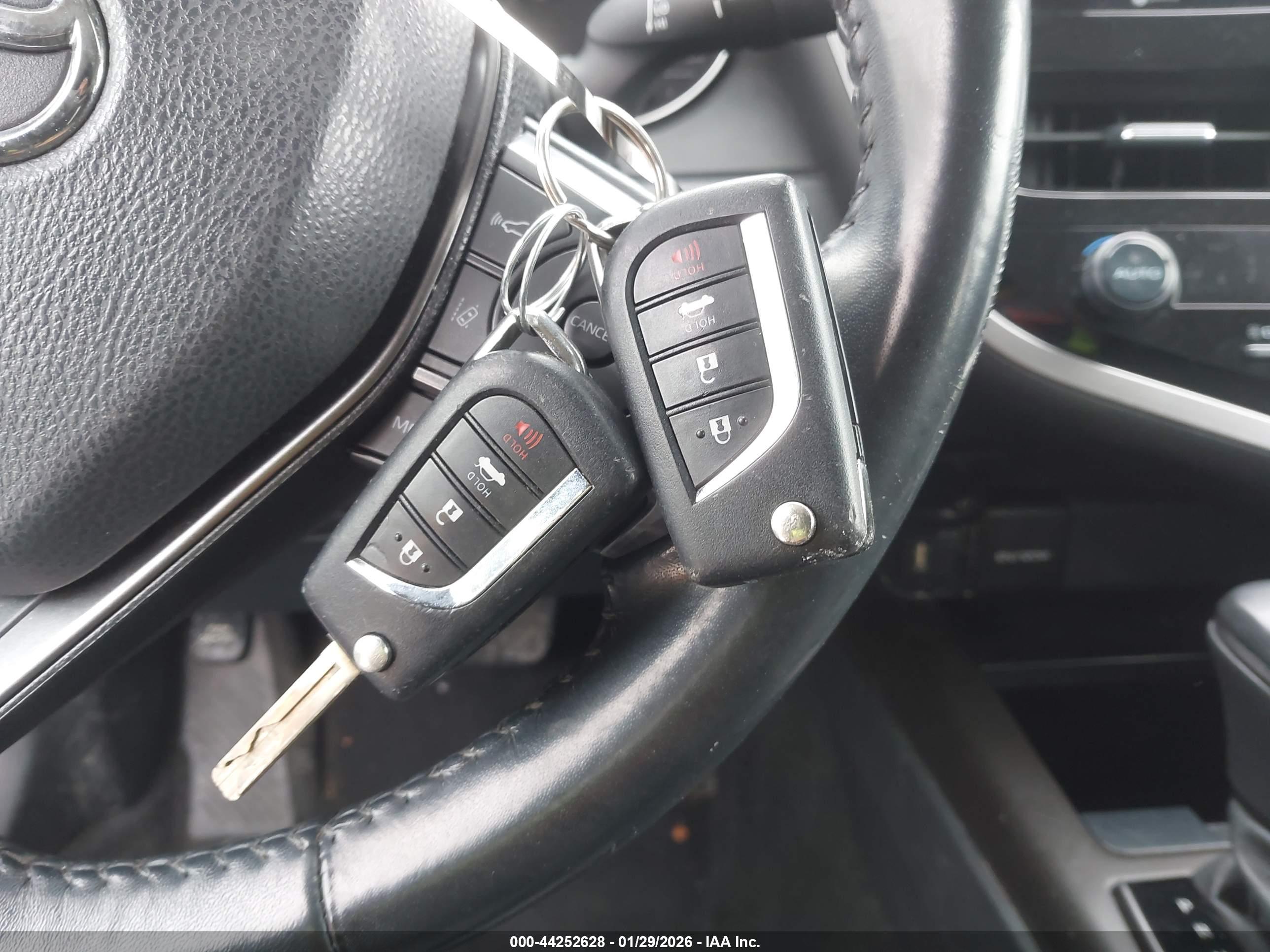 TOYOTA CAMRY image 11