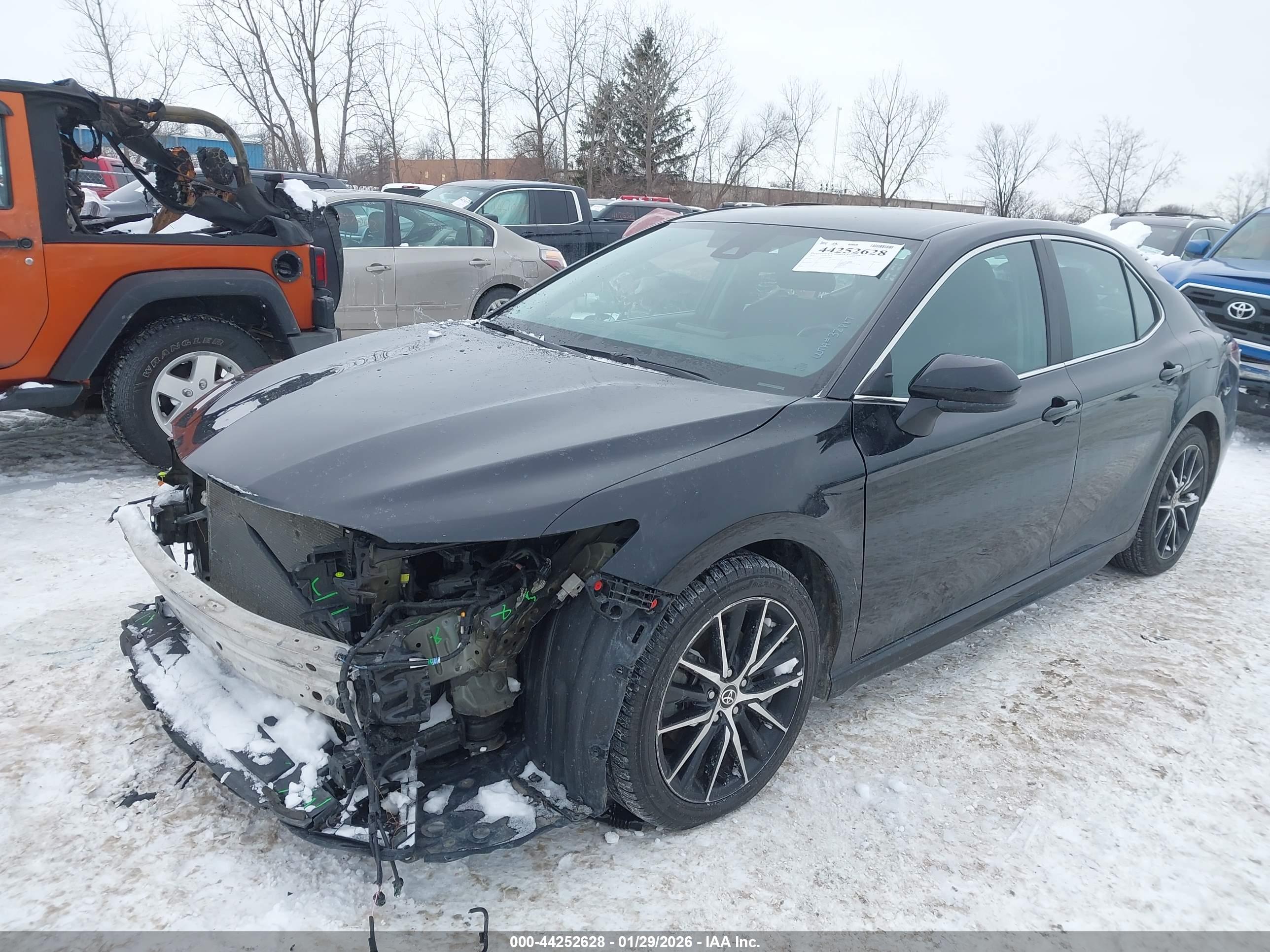 TOYOTA CAMRY image 2