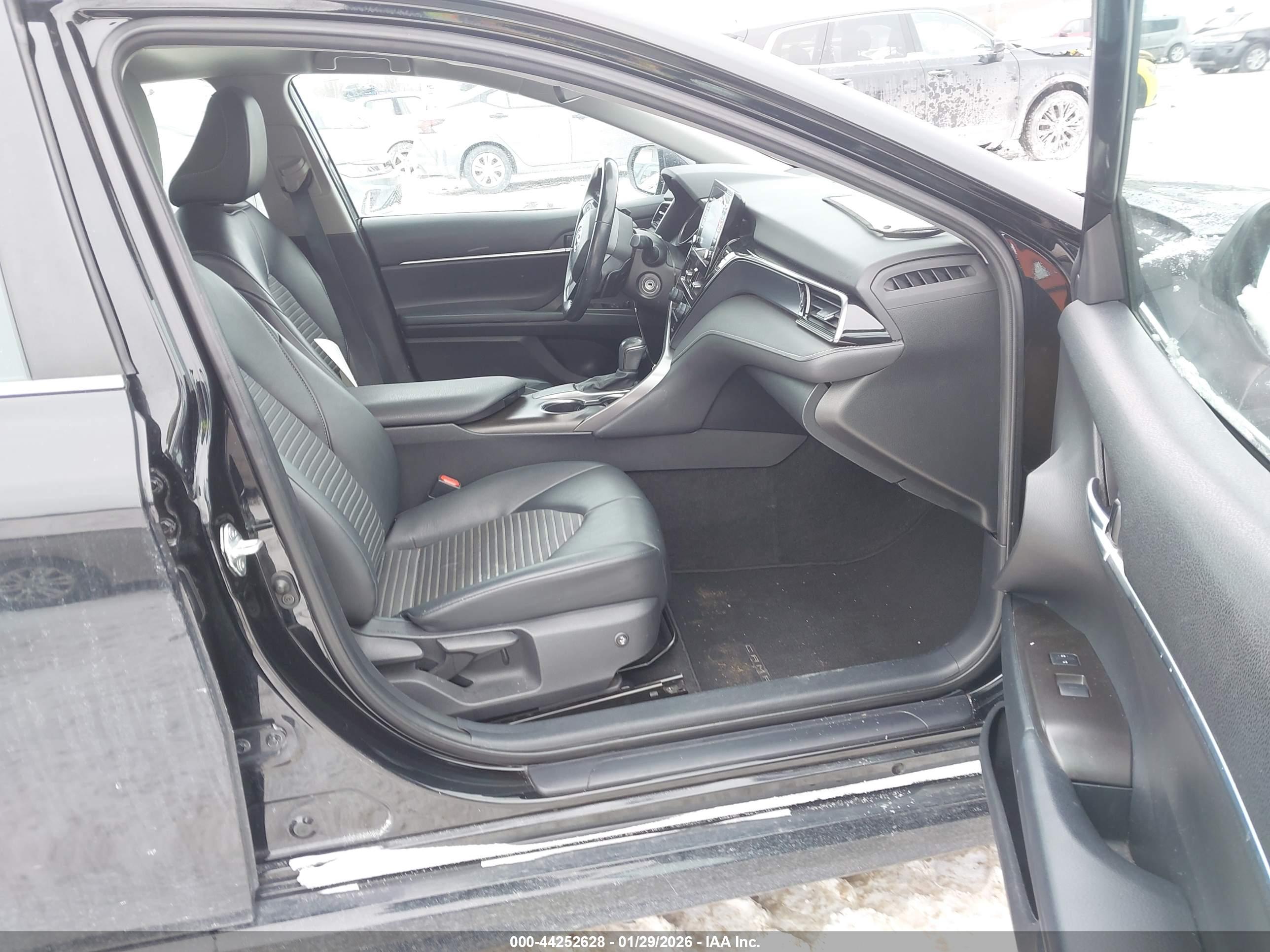 TOYOTA CAMRY image 5