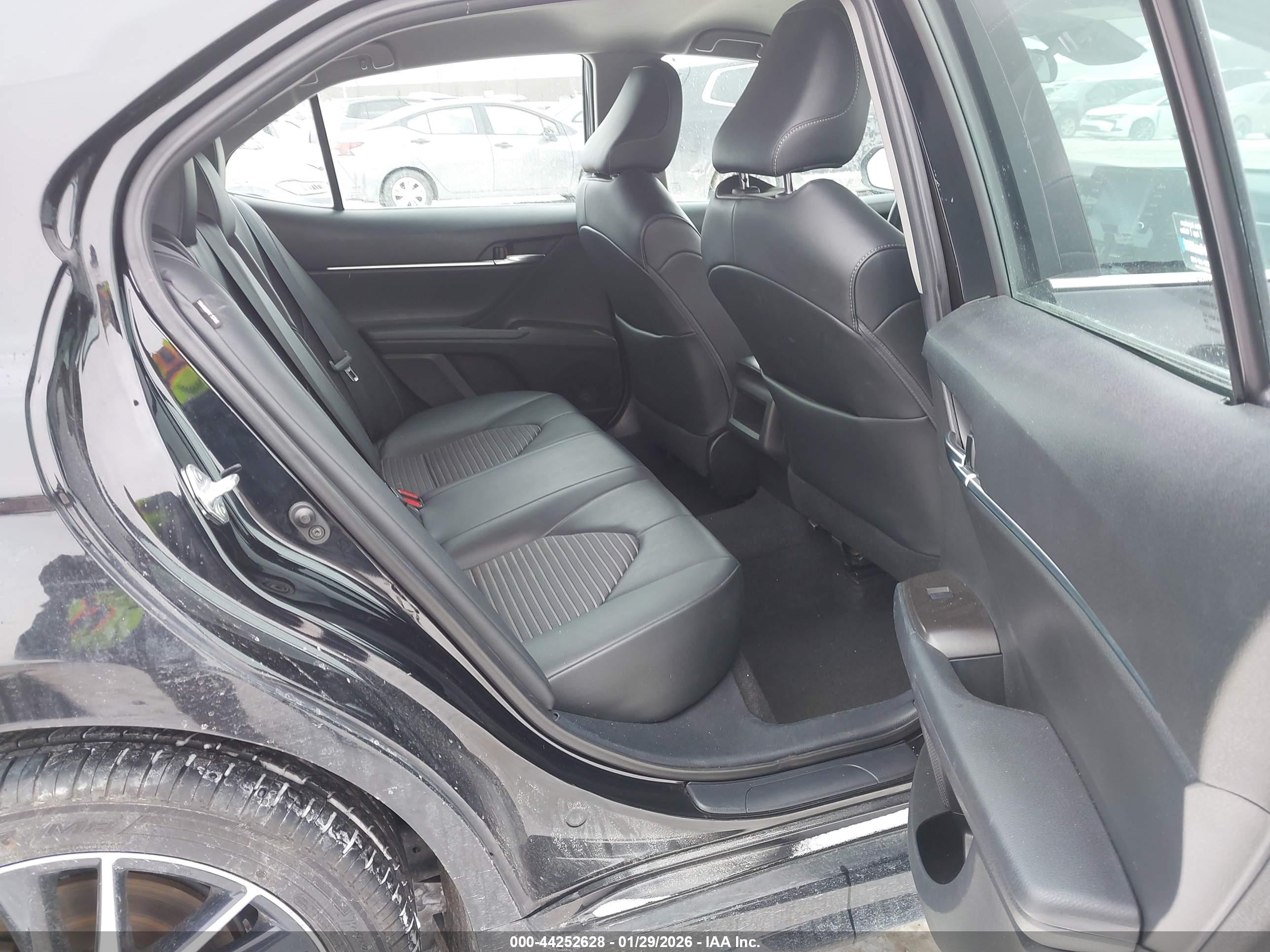 TOYOTA CAMRY image 8