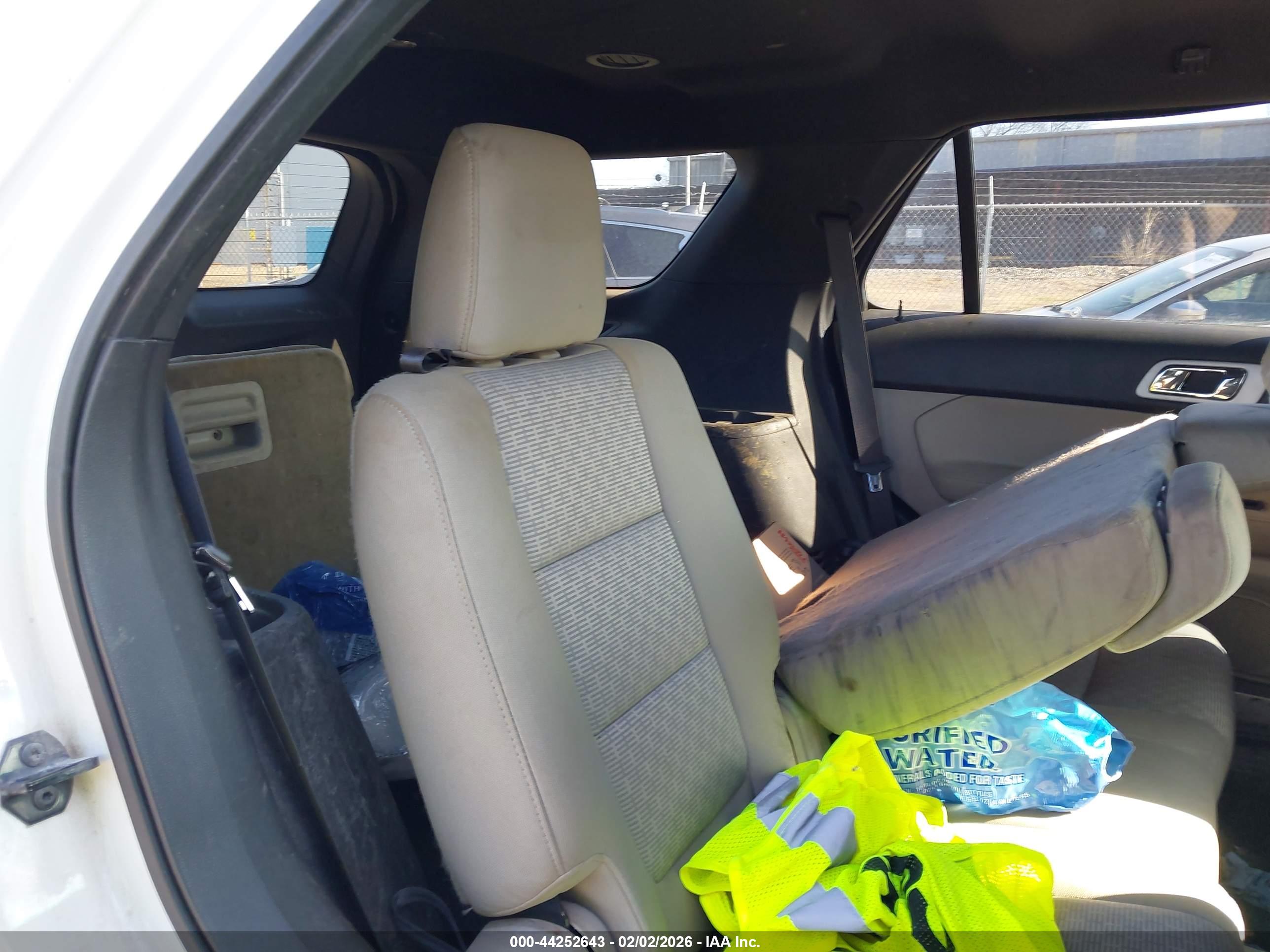 FORD EXPLORER image 8
