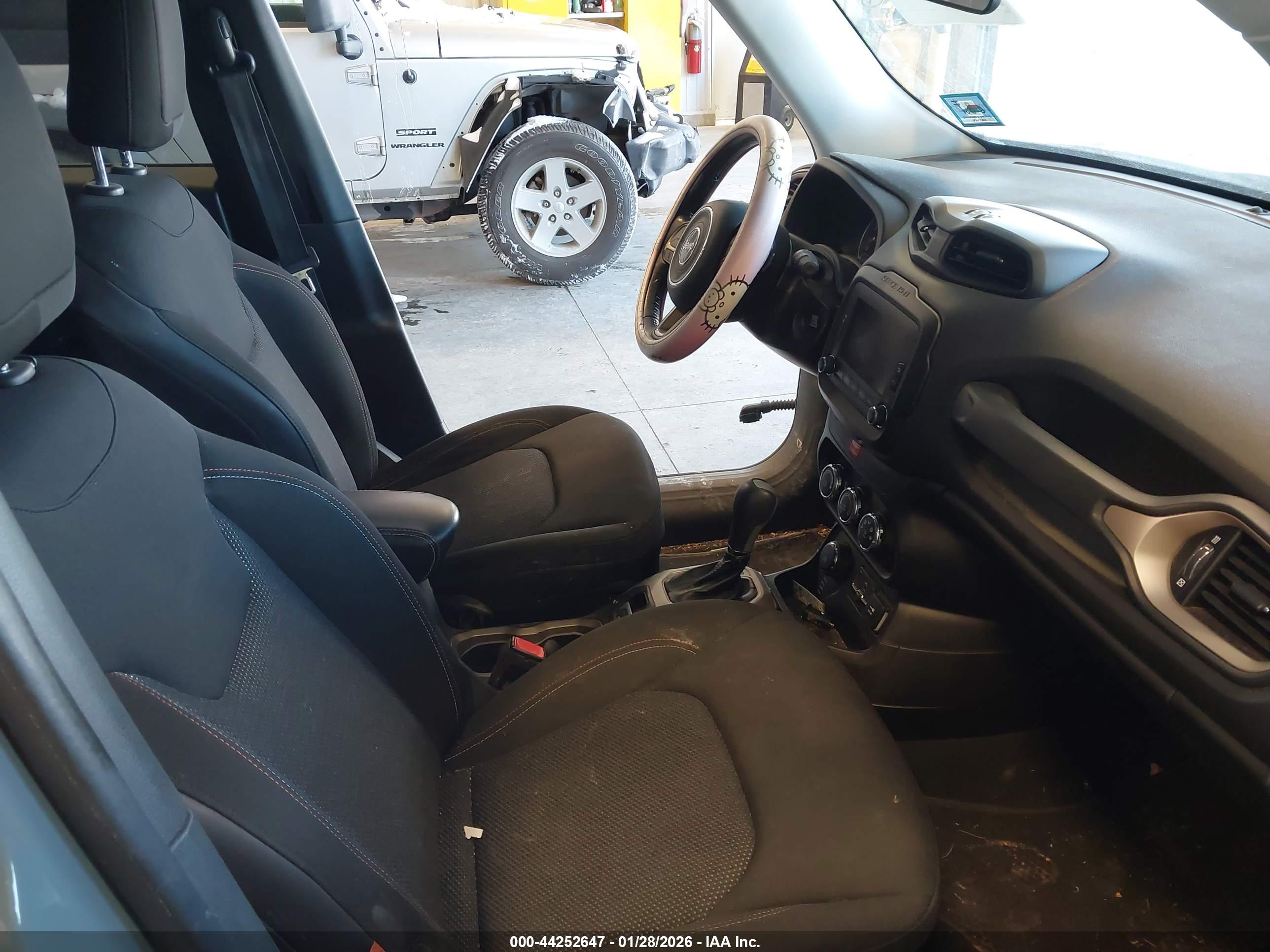 JEEP RENEGADE image 5