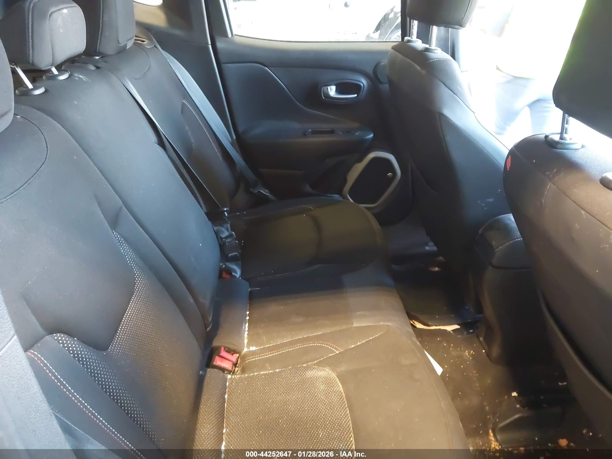 JEEP RENEGADE image 8