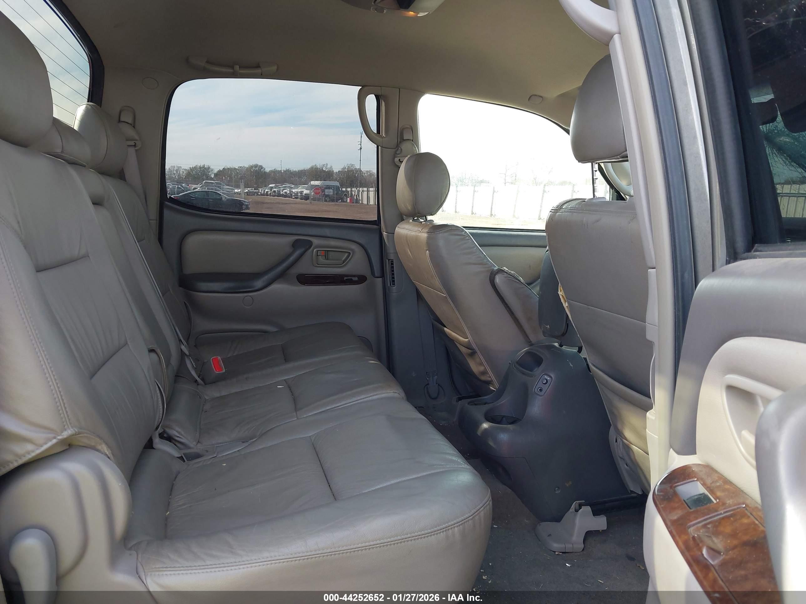 TOYOTA TUNDRA image 8