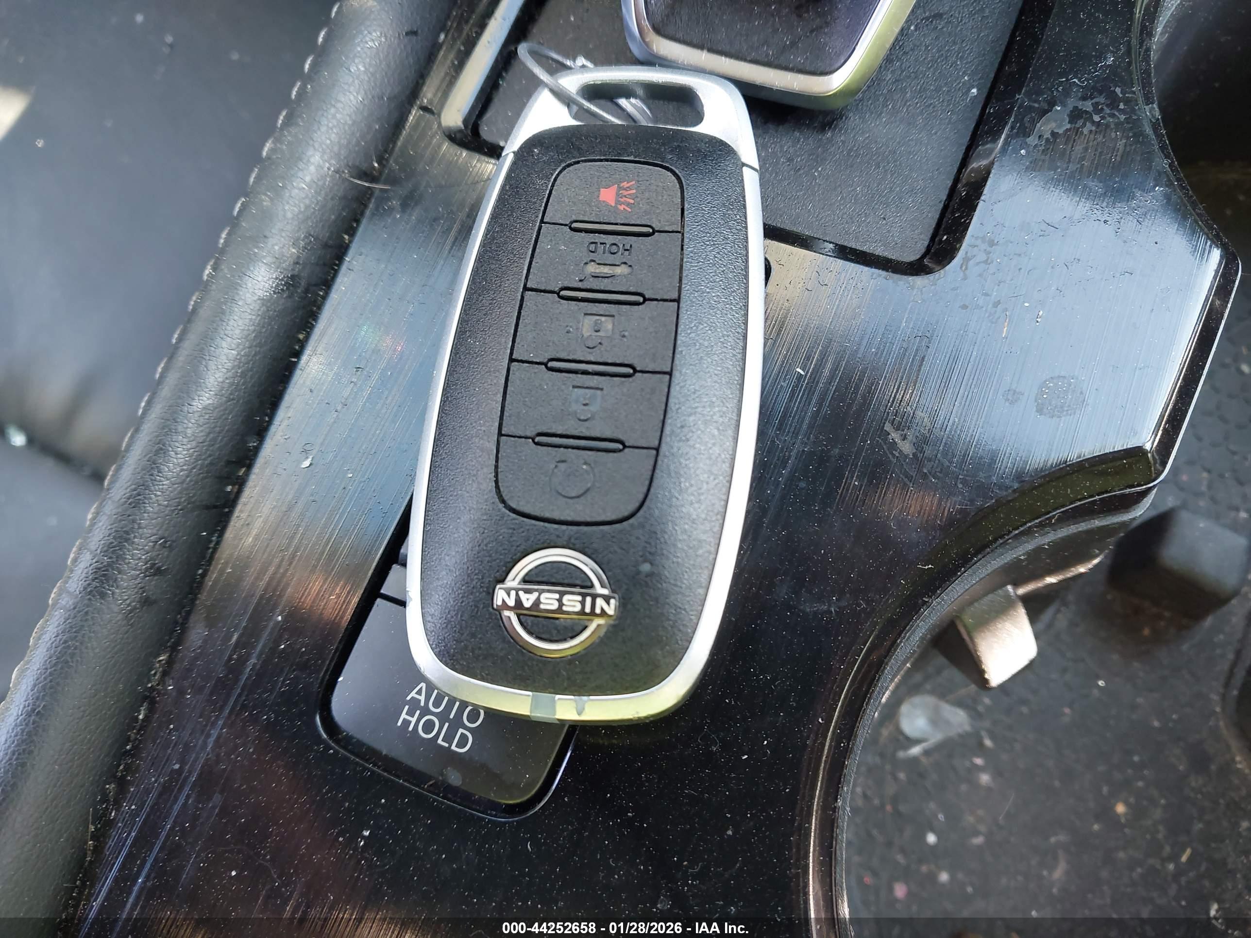 NISSAN ROGUE image 11