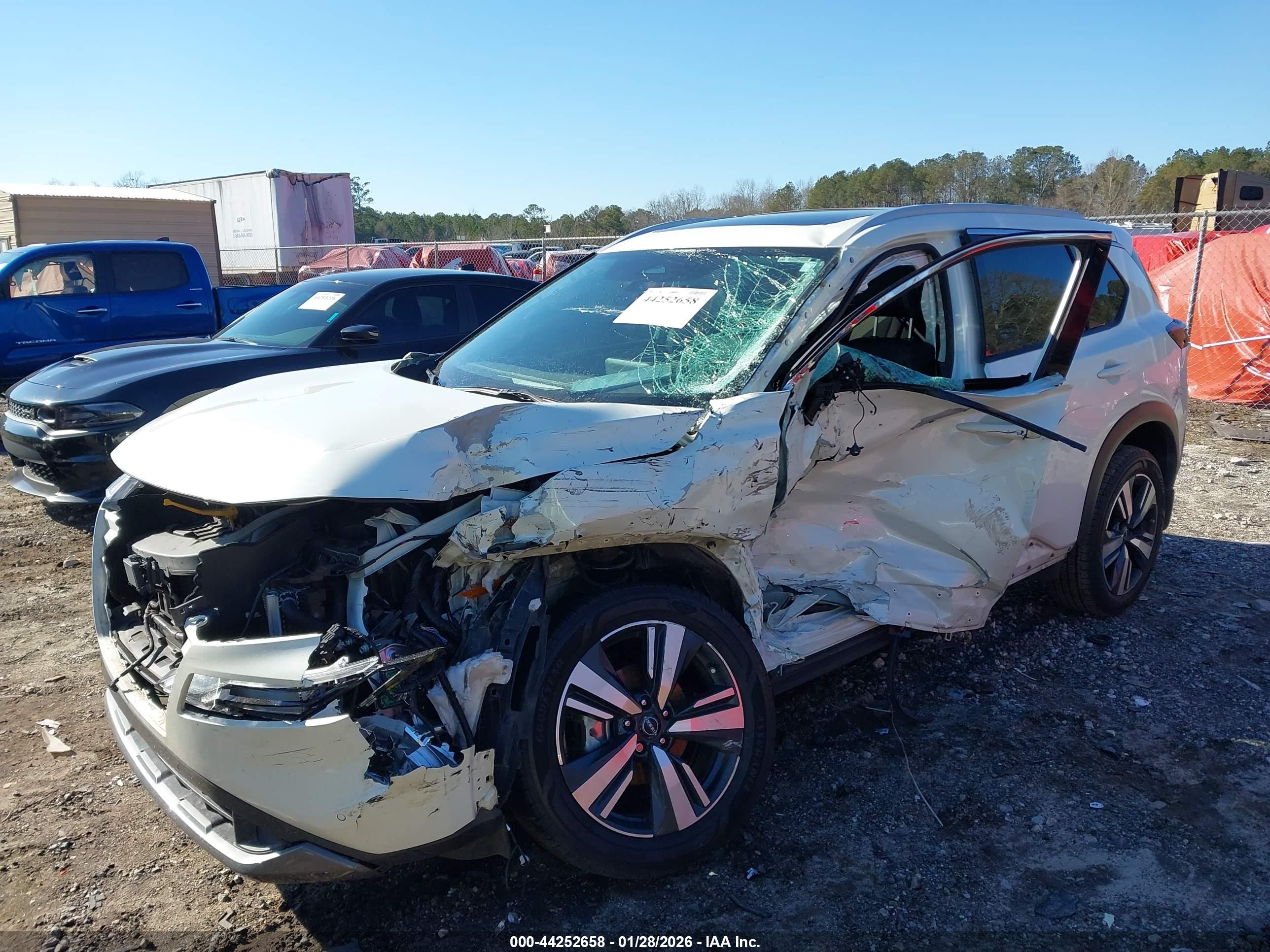 NISSAN ROGUE image 6
