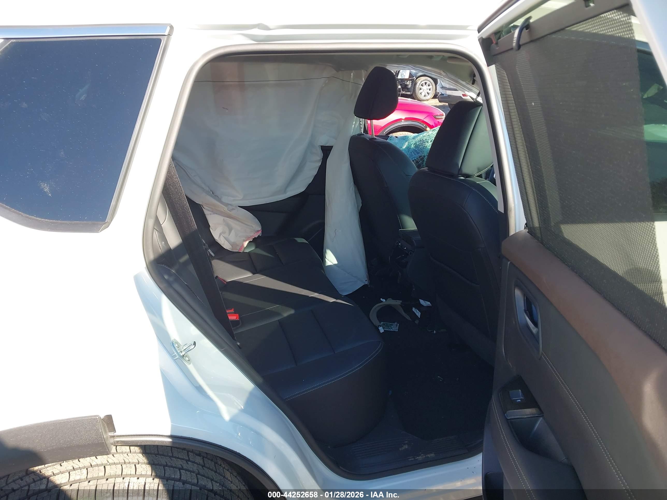 NISSAN ROGUE image 8